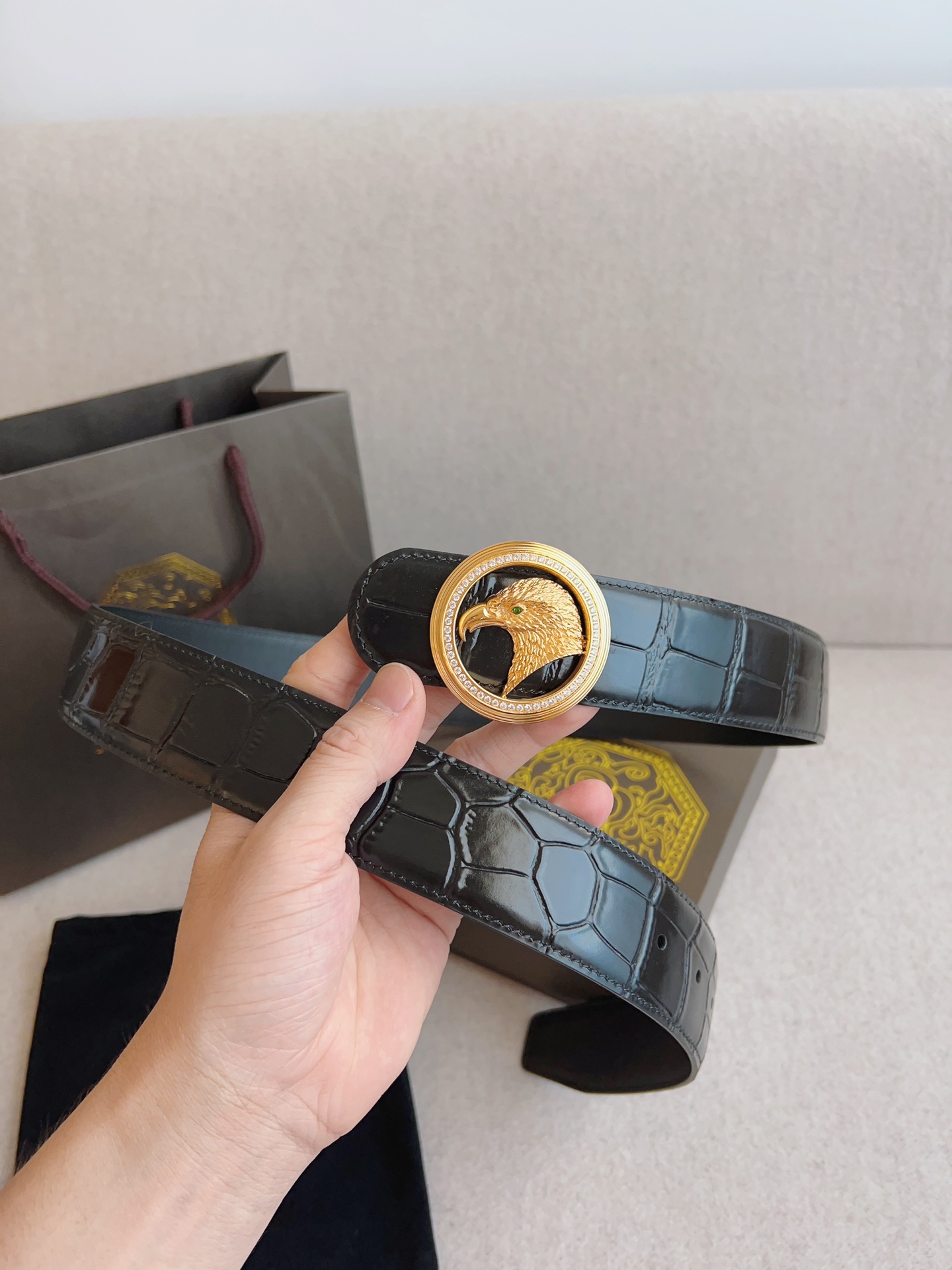 Unknown 史蒂芬劳·尼治（Stefano Ricci）经过几十年的发展 现已成为世界著名奢侈品牌