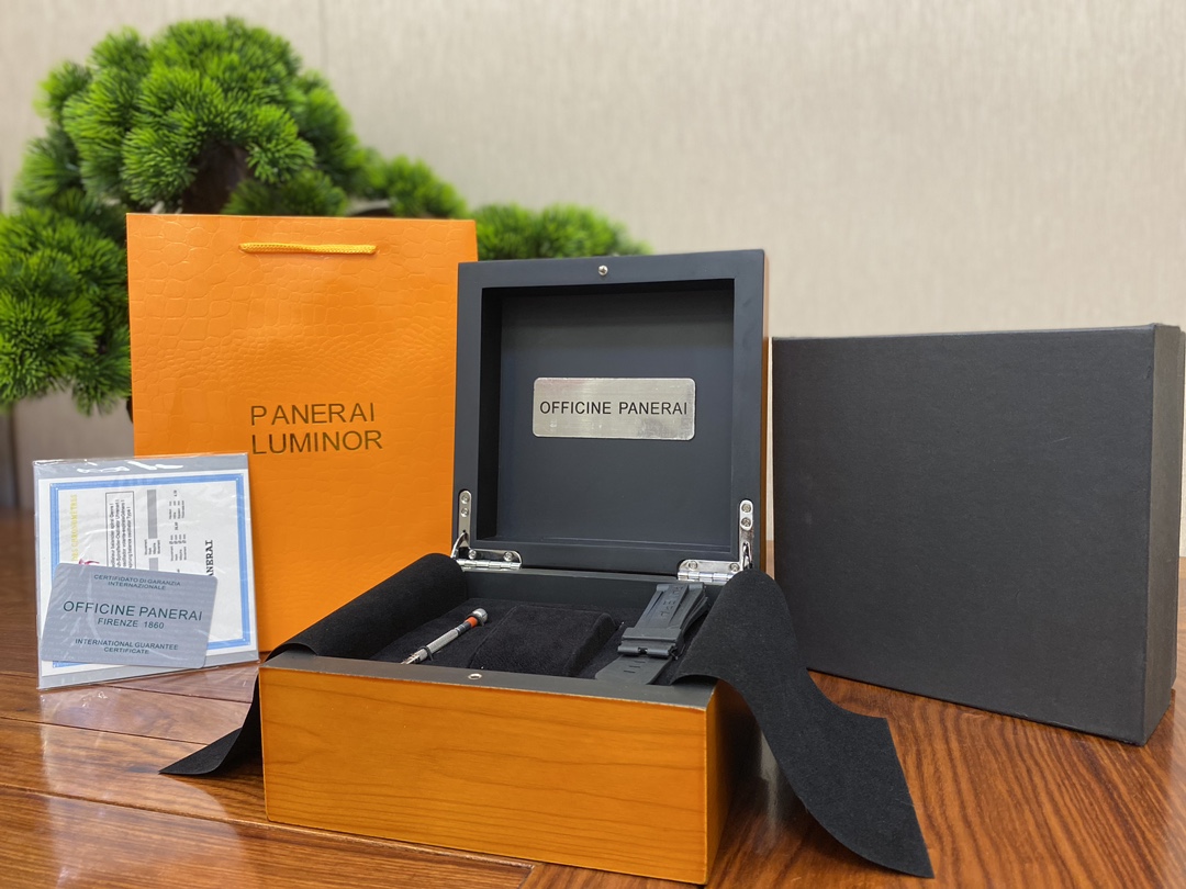 NO:711236,Panerai ANERAl,19860909沛纳海ANERAl,,Watch