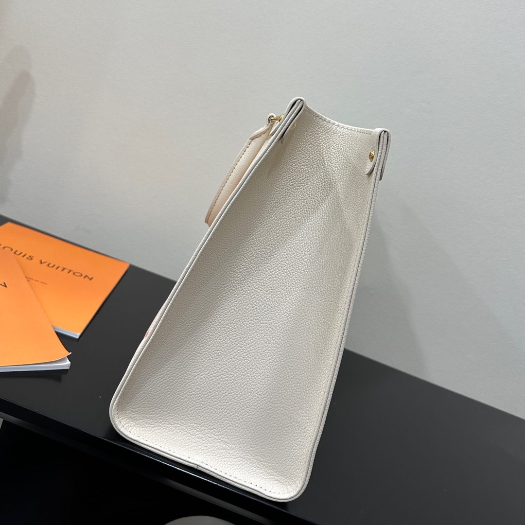 Louis Vuitton 专柜款经典手袋 3