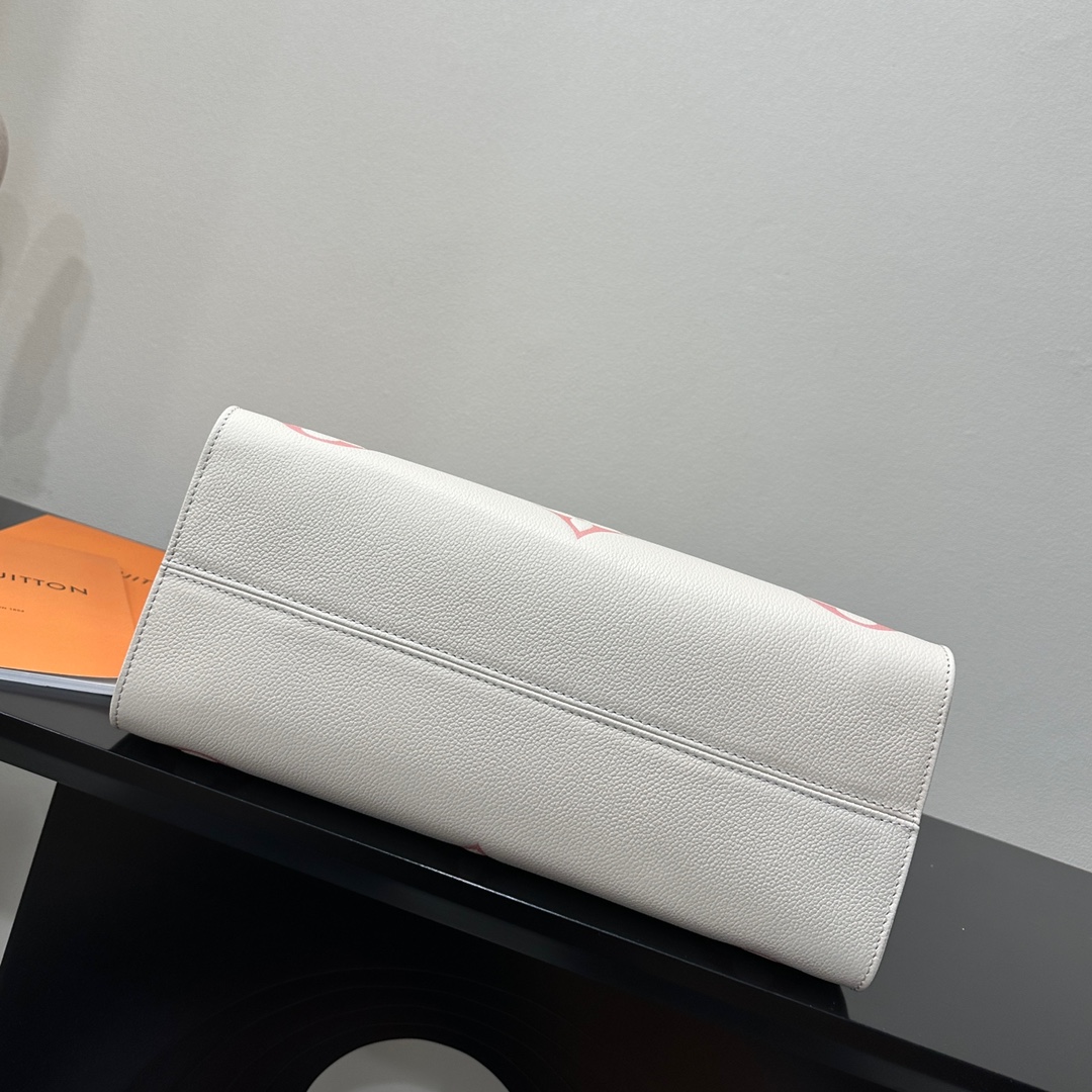 Louis Vuitton 专柜款经典手袋 4