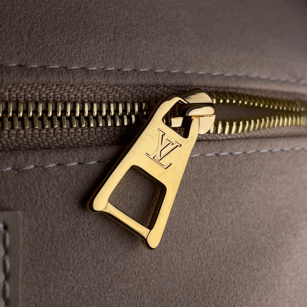Louis Vuitton 专柜款经典手袋 7