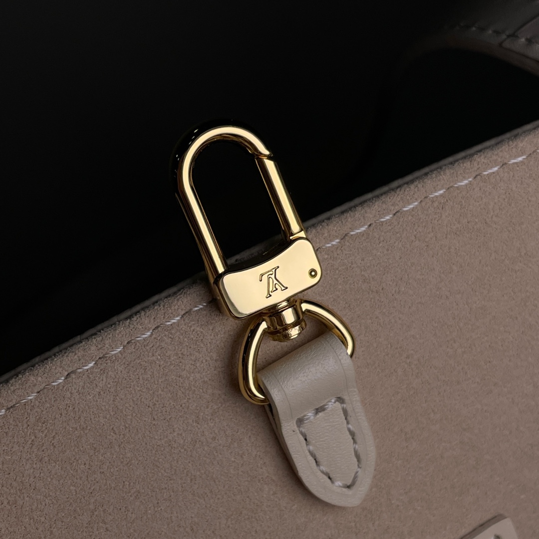 Louis Vuitton 专柜款经典手袋 8