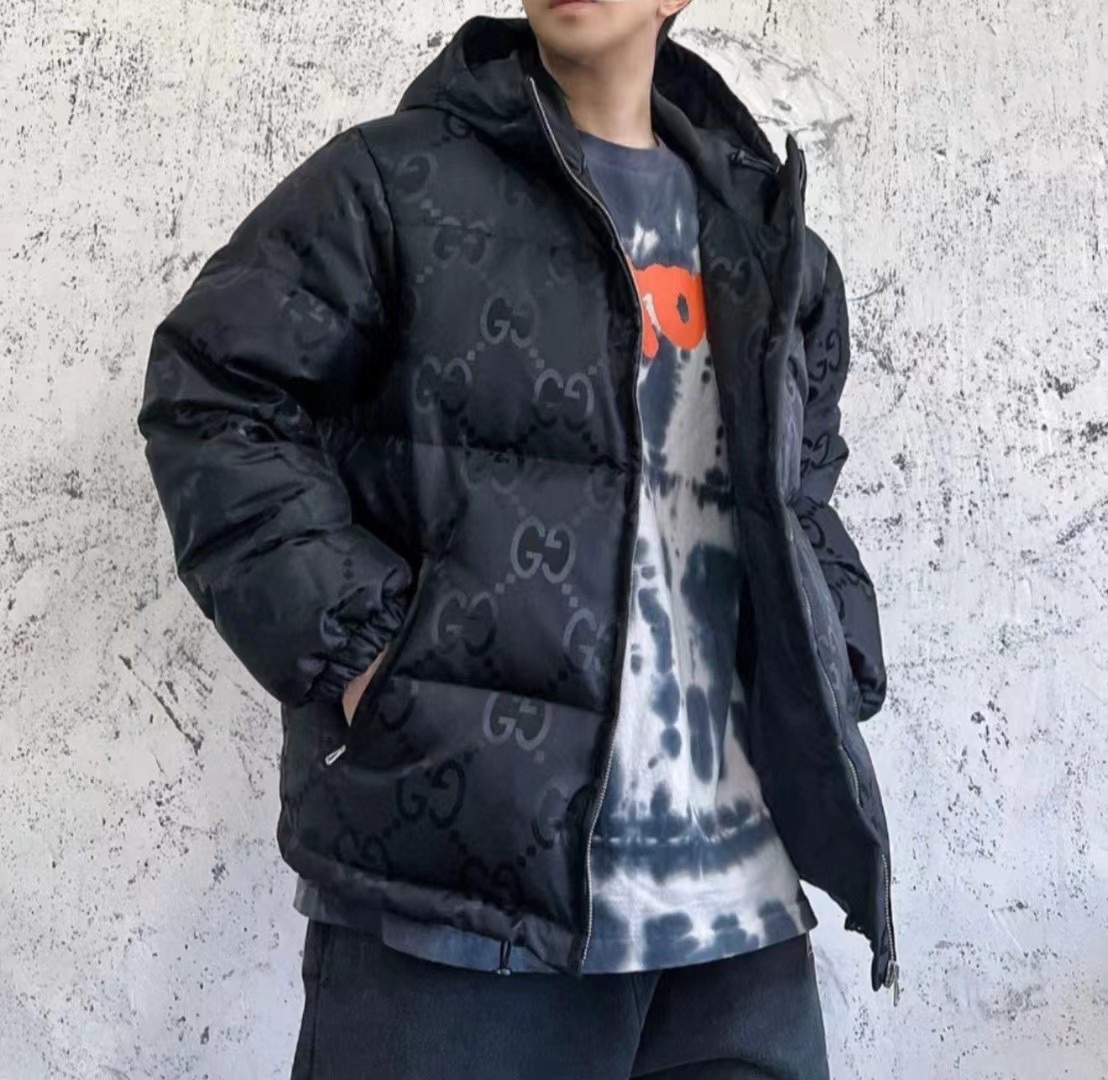 羽绒服-。 GUC黑武士黑客系列双G暗纹印花连帽羽绒服外套!客供再生尼龙面料制作,内里白鹅绒填充,给予温