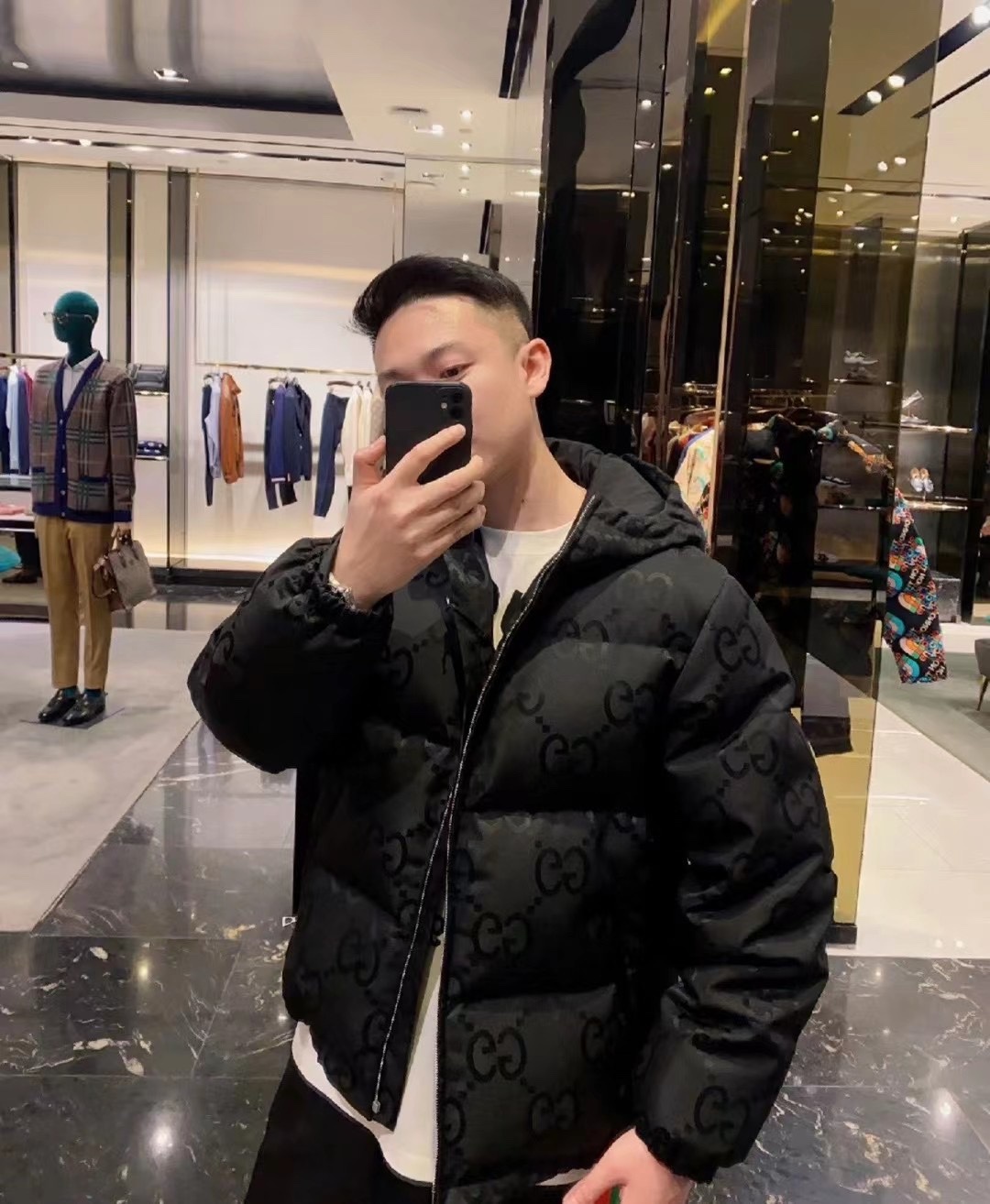 羽绒服-。 GUC黑武士黑客系列双G暗纹印花连帽羽绒服外套!客供再生尼龙面料制作,内里白鹅绒填充,给予温