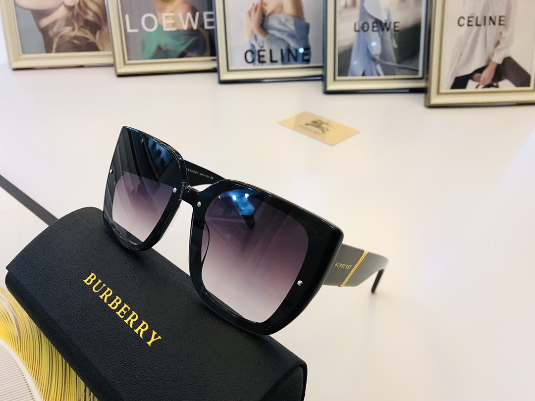 Burberry巴宝莉2023新款大方框太阳眼镜
