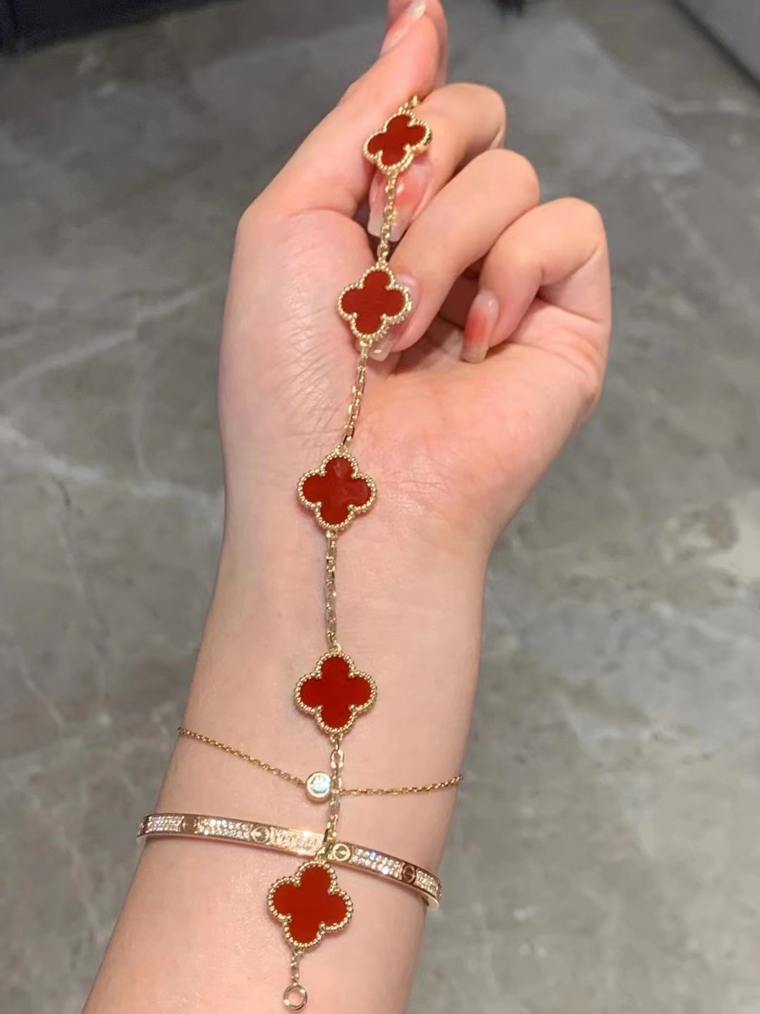 Van Cleef & Arpels VCA红色五花手链 让我看看
