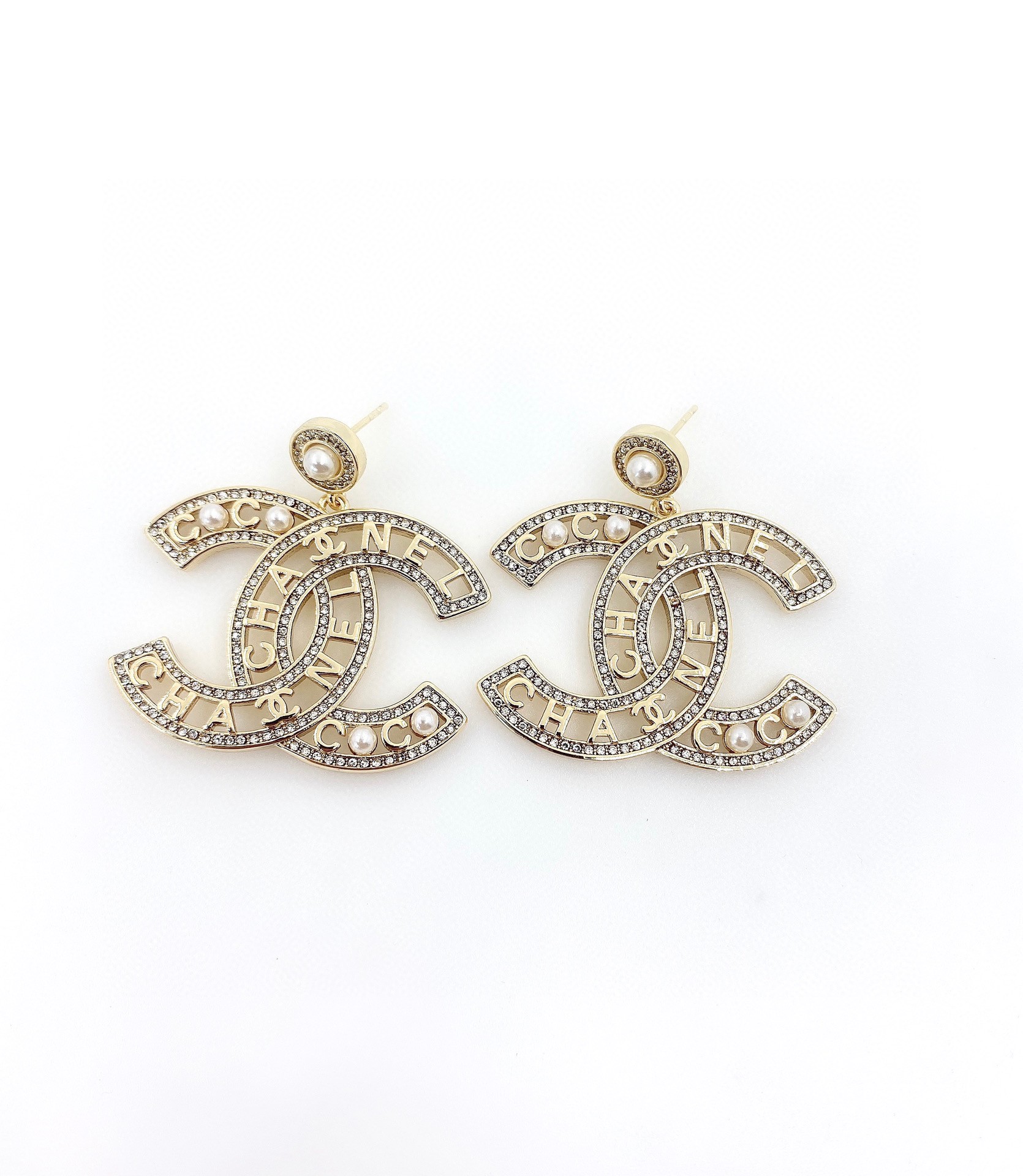 Chanel字母耳环925银针黄铜材
