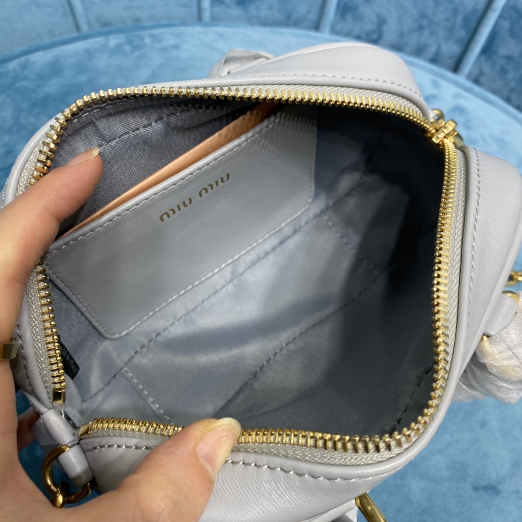 Miu Miu Classic Handcrafted Luxury Leather Shoulder Bag Ref 7