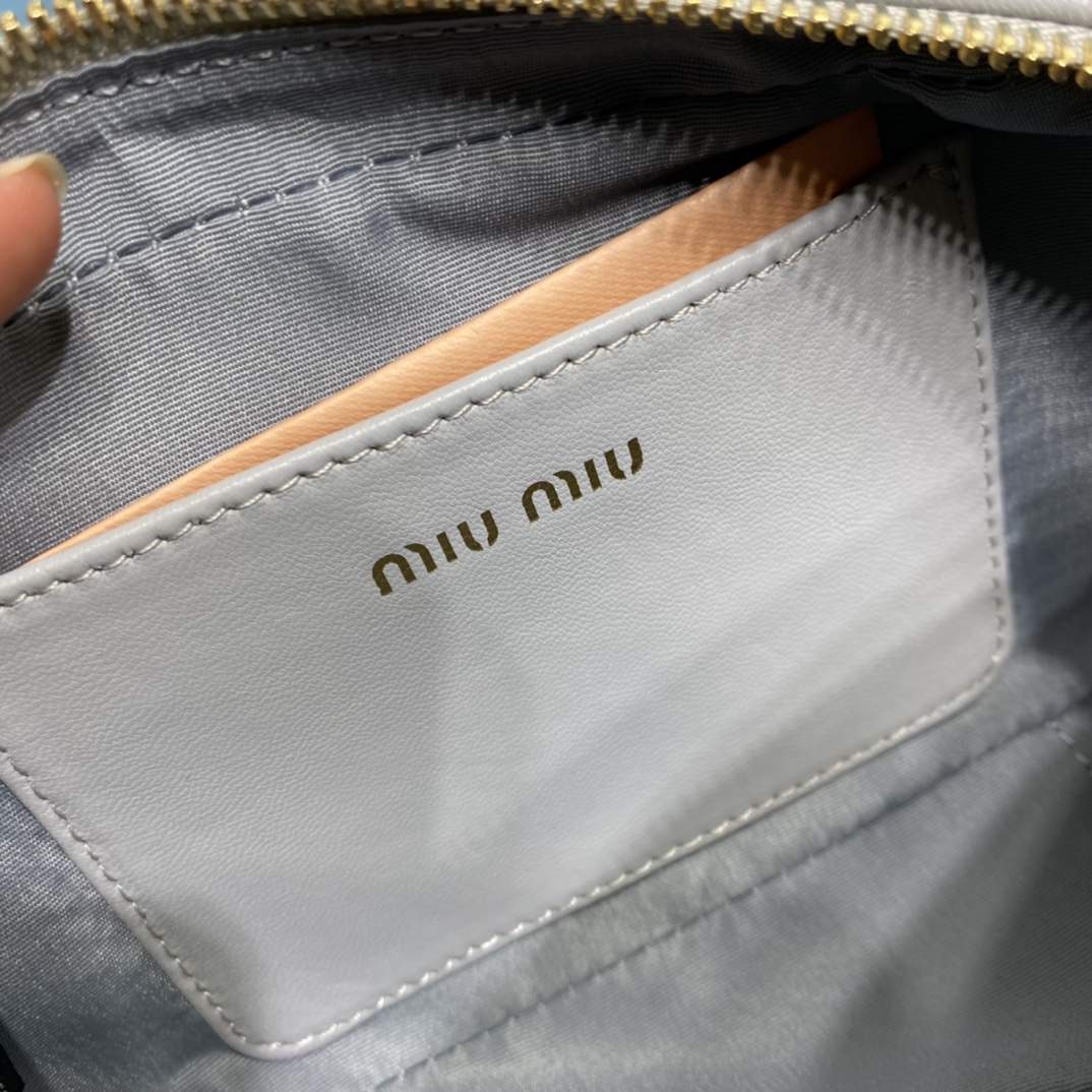 Miu Miu Classic Handcrafted Luxury Leather Shoulder Bag Ref 8