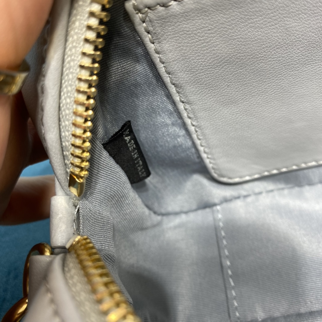 Miu Miu Classic Handcrafted Luxury Leather Shoulder Bag Ref 9
