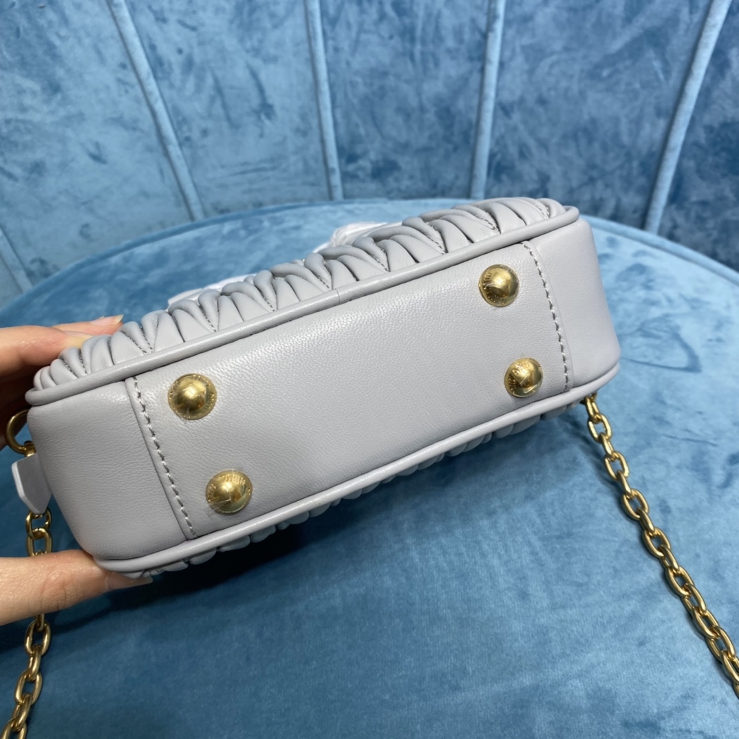 Miu Miu Classic Handcrafted Luxury Leather Shoulder Bag Ref 6