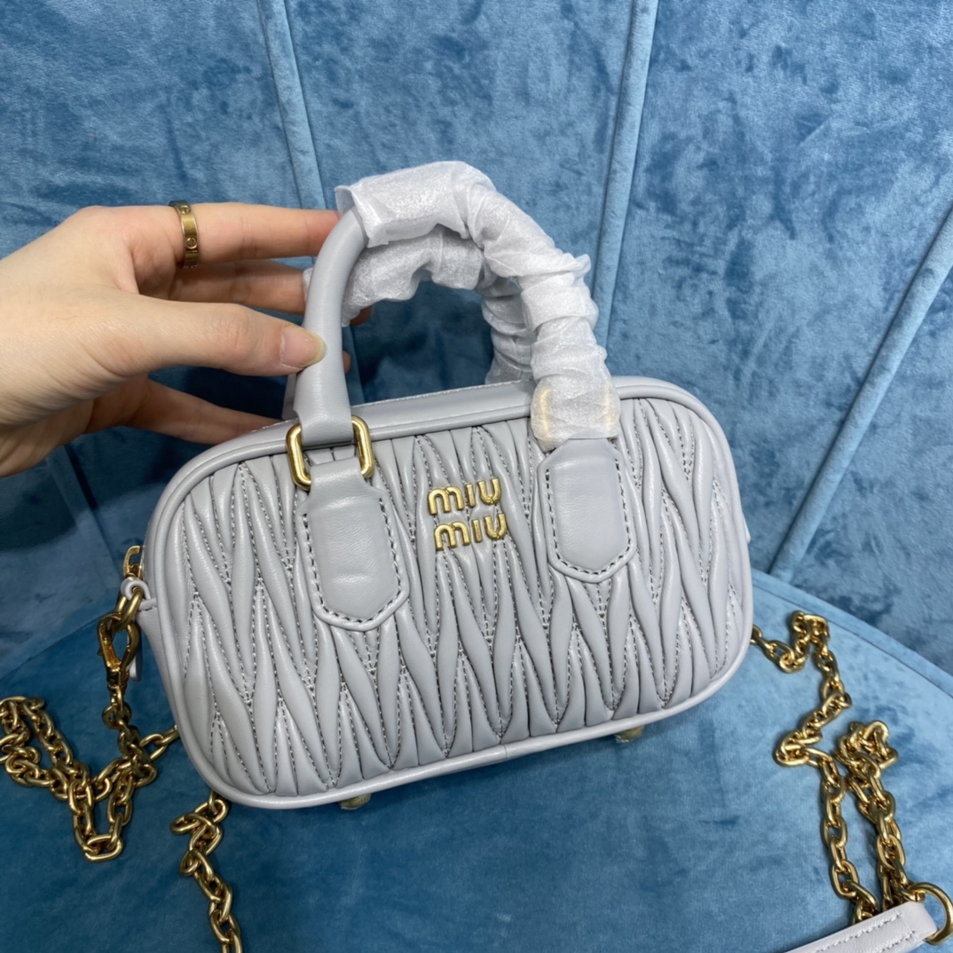 Miu Miu Classic Handcrafted Luxury Leather Shoulder Bag Ref 5