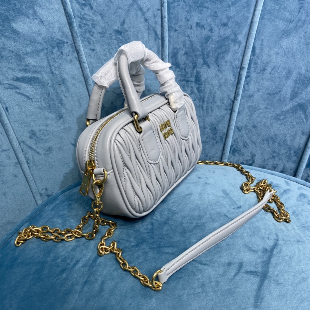 Miu Miu Classic Handcrafted Luxury Leather Shoulder Bag Ref 3