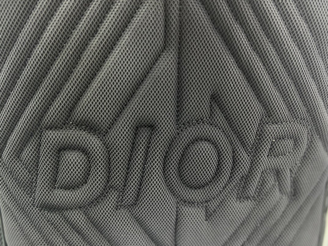 迪奥Dior顶级进口原厂牛皮革双肩包这款双肩背包来自Dior男士滑雪限定系列将高订精神融入实用单品为Di