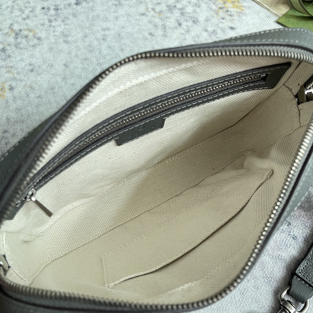 [發]390。  GUCCI新款专柜品质，顶级原单货，实物实拍！款号699439灰胶🎈🎈🎈尺寸：宽23.5X高16X侧宽4.5，🎉🎉🎉出货啦！