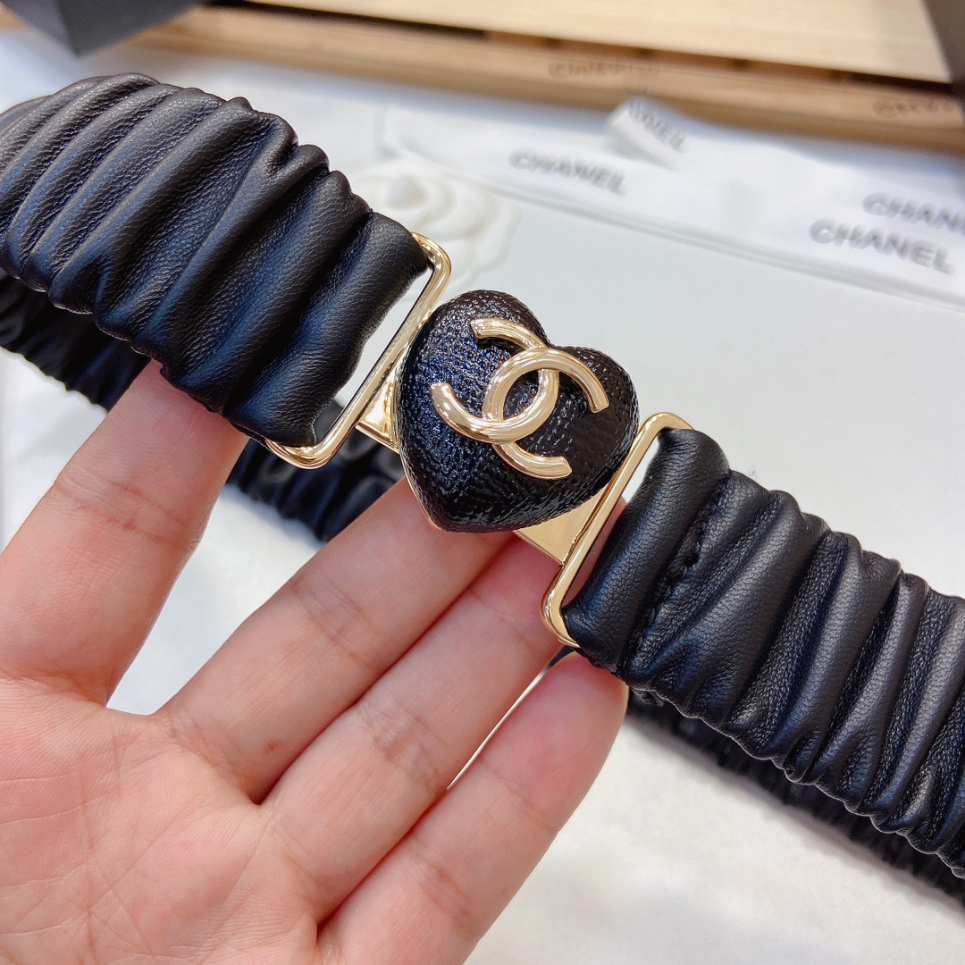 Chanel黑色皮爱心双C松紧腰带尺