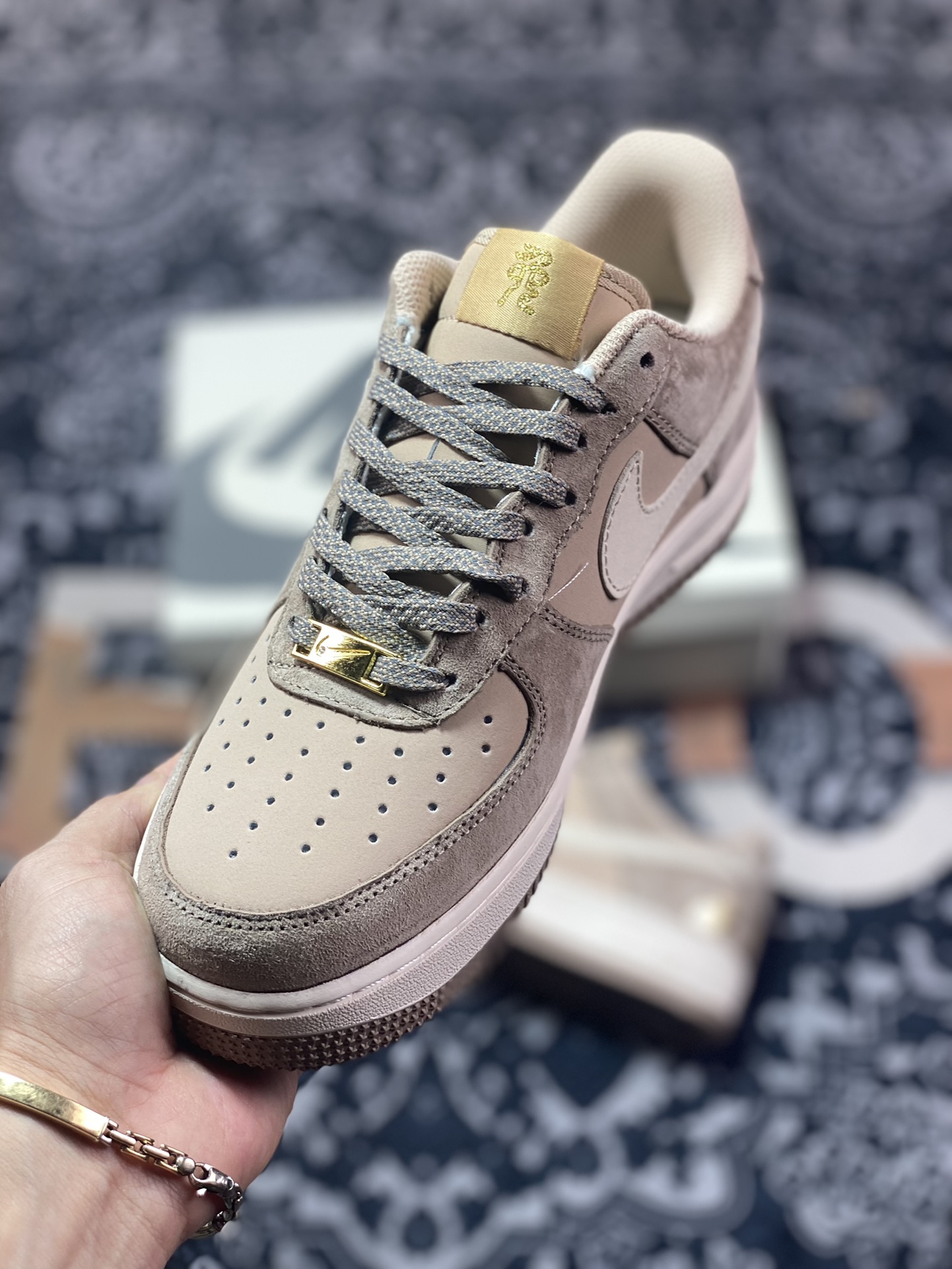 Nike By You Air Force 1'07 Low Retro SP Air Force One ”Oatmeal Brown Rice Gold Bunny” BS9055-814-Top High Quatity Cheap Sneakers Fashion Clothing Clothes Bags handbags Shoes of all Brand wholesale With The best Quality And Beautiful Price from China Factory Chinese suppliers wholesaler seller Nike By You Air Force 1'07 Low Retro SP Air Force One ”Oatmeal Brown Rice Gold Bunny” BS9055-814
