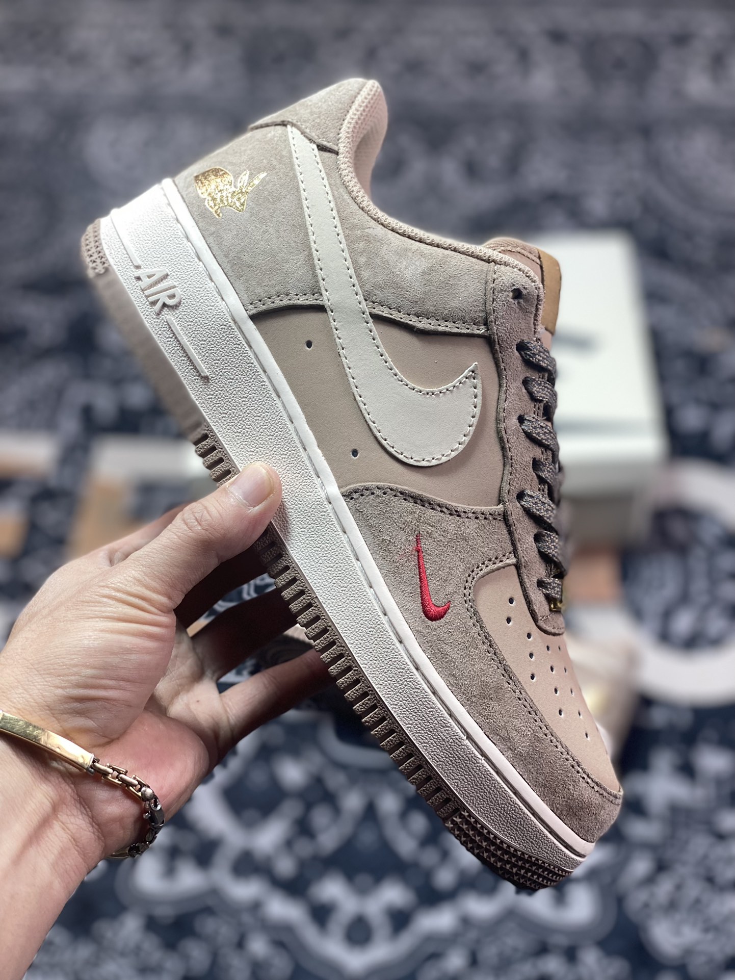 Nike By You Air Force 1'07 Low Retro SP Air Force One ”Oatmeal Brown Rice Gold Bunny” BS9055-814-Top High Quatity Cheap Sneakers Fashion Clothing Clothes Bags handbags Shoes of all Brand wholesale With The best Quality And Beautiful Price from China Factory Chinese suppliers wholesaler seller Nike By You Air Force 1'07 Low Retro SP Air Force One ”Oatmeal Brown Rice Gold Bunny” BS9055-814