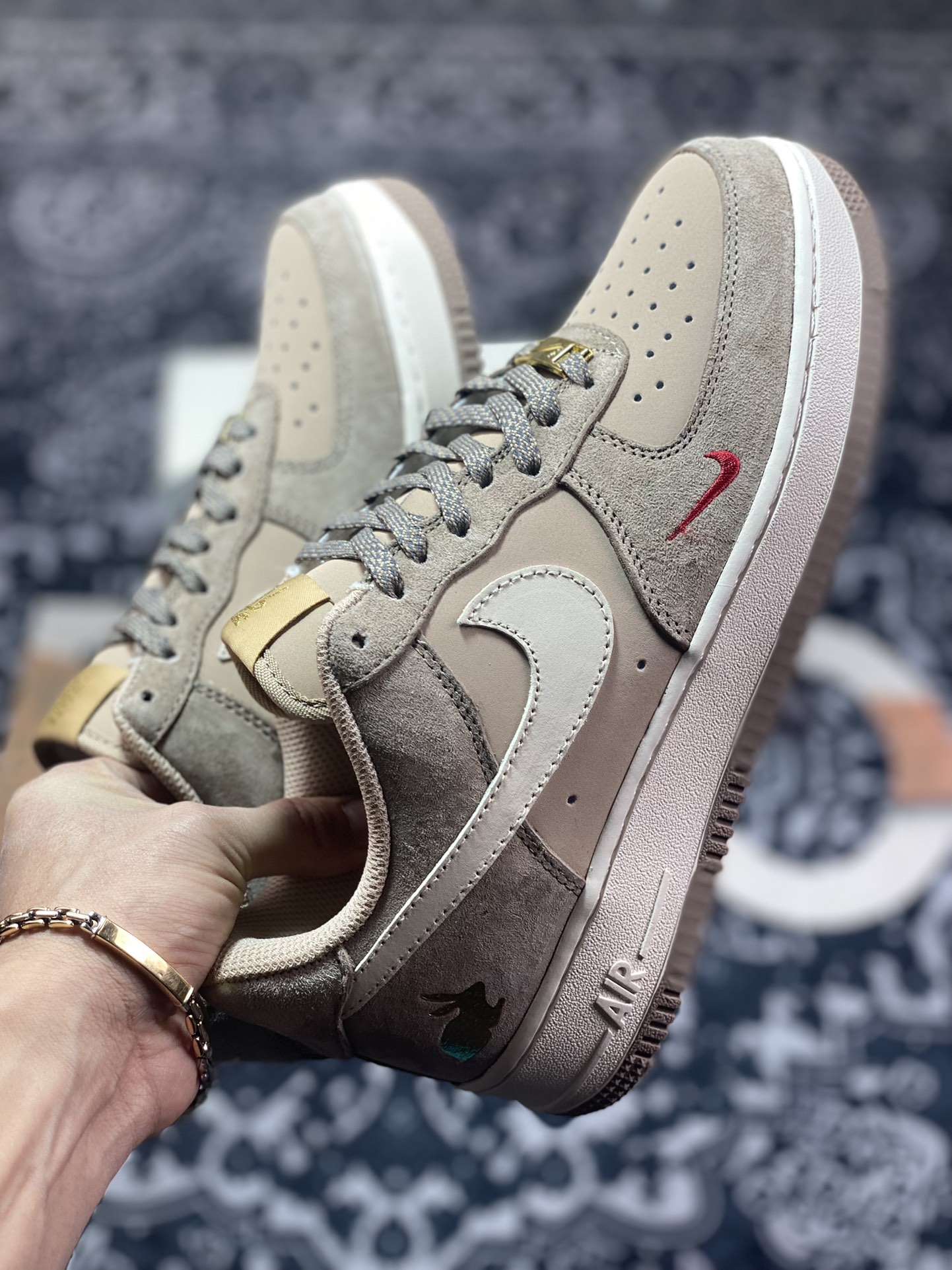 Nike By You Air Force 1'07 Low Retro SP Air Force One ”Oatmeal Brown Rice Gold Bunny” BS9055-814-Top High Quatity Cheap Sneakers Fashion Clothing Clothes Bags handbags Shoes of all Brand wholesale With The best Quality And Beautiful Price from China Factory Chinese suppliers wholesaler seller Nike By You Air Force 1'07 Low Retro SP Air Force One ”Oatmeal Brown Rice Gold Bunny” BS9055-814