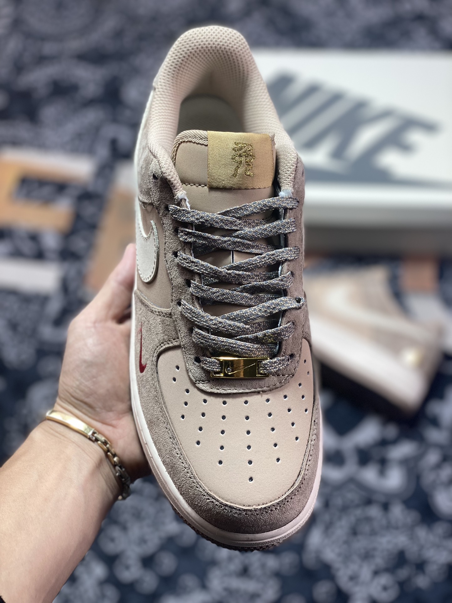 Nike By You Air Force 1'07 Low Retro SP Air Force One ”Oatmeal Brown Rice Gold Bunny” BS9055-814-Top High Quatity Cheap Sneakers Fashion Clothing Clothes Bags handbags Shoes of all Brand wholesale With The best Quality And Beautiful Price from China Factory Chinese suppliers wholesaler seller Nike By You Air Force 1'07 Low Retro SP Air Force One ”Oatmeal Brown Rice Gold Bunny” BS9055-814