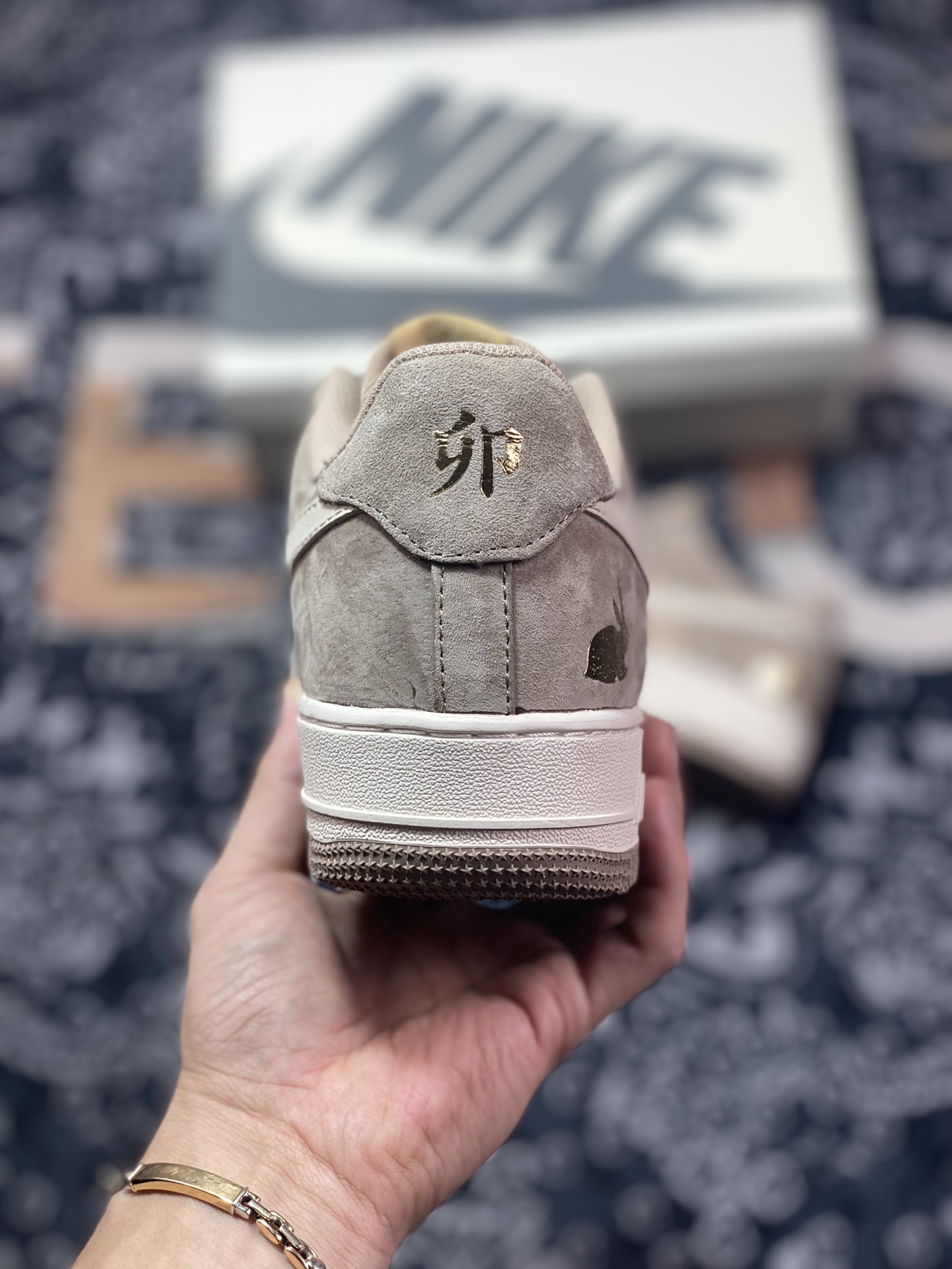 Nike By You Air Force 1'07 Low Retro SP Air Force One ”Oatmeal Brown Rice Gold Bunny” BS9055-814-Top High Quatity Cheap Sneakers Fashion Clothing Clothes Bags handbags Shoes of all Brand wholesale With The best Quality And Beautiful Price from China Factory Chinese suppliers wholesaler seller Nike By You Air Force 1'07 Low Retro SP Air Force One ”Oatmeal Brown Rice Gold Bunny” BS9055-814