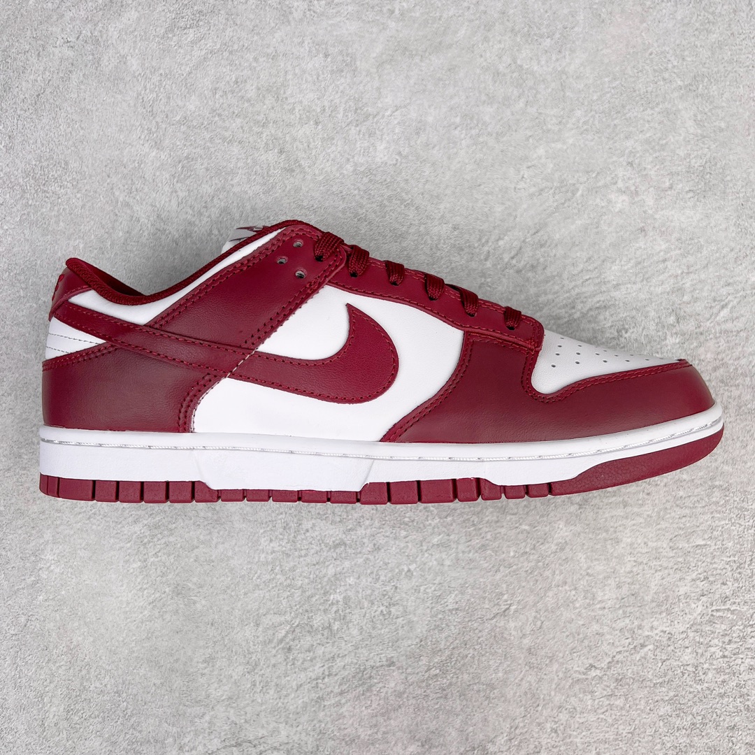 零售💰180 ＃G版福利特价‼NK Dunk Low \”Bordeaux\” 波尔多白酒红 货号：DD1503-108 毫无疑问市场中端王者 口碑大厂出品 品控大底版型不断改良更新 全套原纸板楦头开发 确保原汁原味 完美呈现DUNK版型 一比一鞋头弧度高度鞋身弧度 此版本只针对中端市场 皮料材质有所更替 其他数据细节工艺流程均保持一致 绝不口嗨 细节品控鞋型随意对比 独家私模官方第六代原厂航空铝磨具打磨大底 鞋头坡度极致还原 无解鞋型 原盒原配 圈内天花板工艺 原厂玻璃冲刀 超高清洁度 全鞋零毛边皮料切割 原厂中底布点胶 中底布拉帮走线遵循公司 SIZE：35.5 36 36.5 37.5 38 38.5 39 40 40.5 41 42 42.5 43 44 44.5 45 46 47.5 编码：by1936080-运动鞋