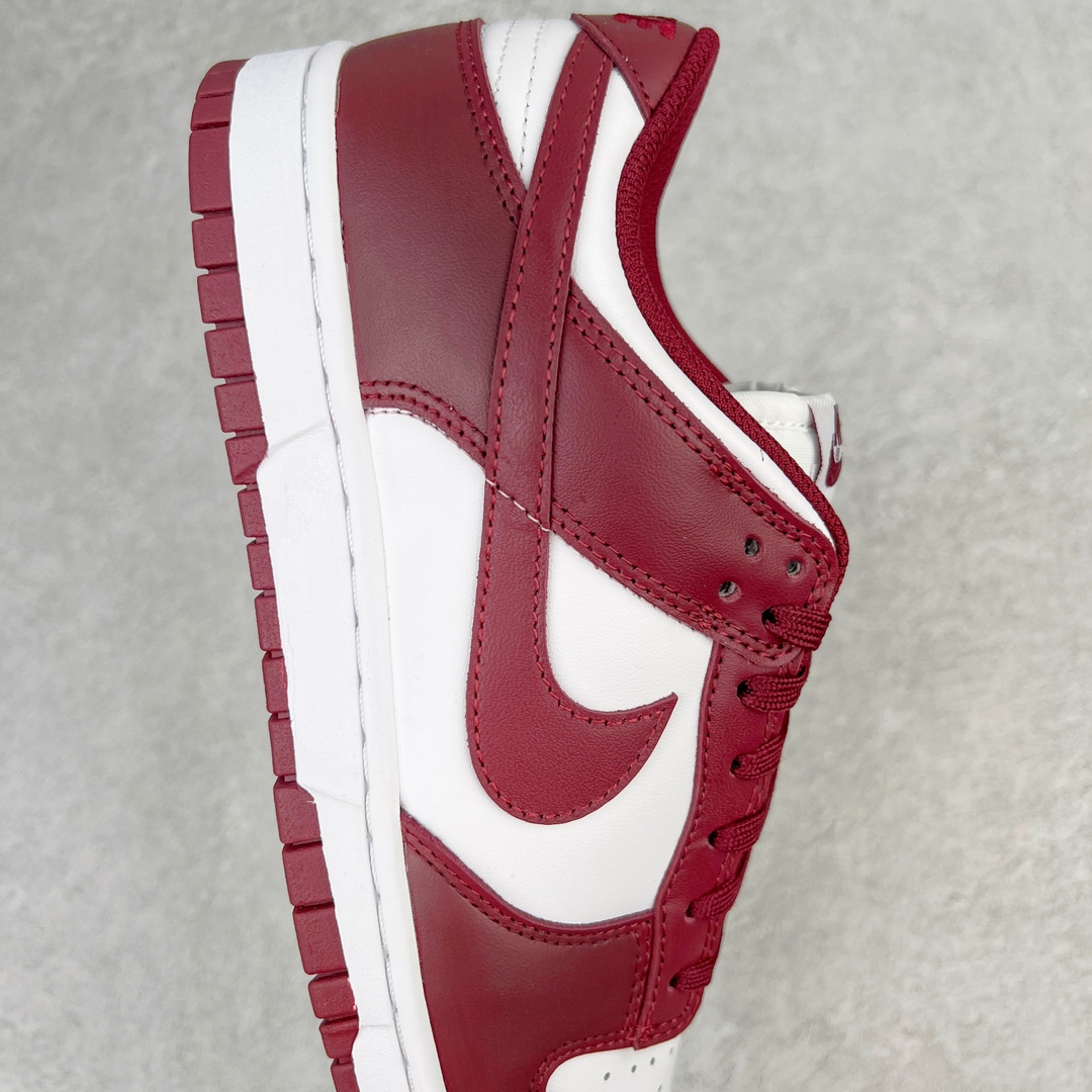 图片[6]-零售💰180 ＃G版福利特价‼NK Dunk Low \”Bordeaux\” 波尔多白酒红 货号：DD1503-108 毫无疑问市场中端王者 口碑大厂出品 品控大底版型不断改良更新 全套原纸板楦头开发 确保原汁原味 完美呈现DUNK版型 一比一鞋头弧度高度鞋身弧度 此版本只针对中端市场 皮料材质有所更替 其他数据细节工艺流程均保持一致 绝不口嗨 细节品控鞋型随意对比 独家私模官方第六代原厂航空铝磨具打磨大底 鞋头坡度极致还原 无解鞋型 原盒原配 圈内天花板工艺 原厂玻璃冲刀 超高清洁度 全鞋零毛边皮料切割 原厂中底布点胶 中底布拉帮走线遵循公司 SIZE：35.5 36 36.5 37.5 38 38.5 39 40 40.5 41 42 42.5 43 44 44.5 45 46 47.5 编码：by1936080-运动鞋