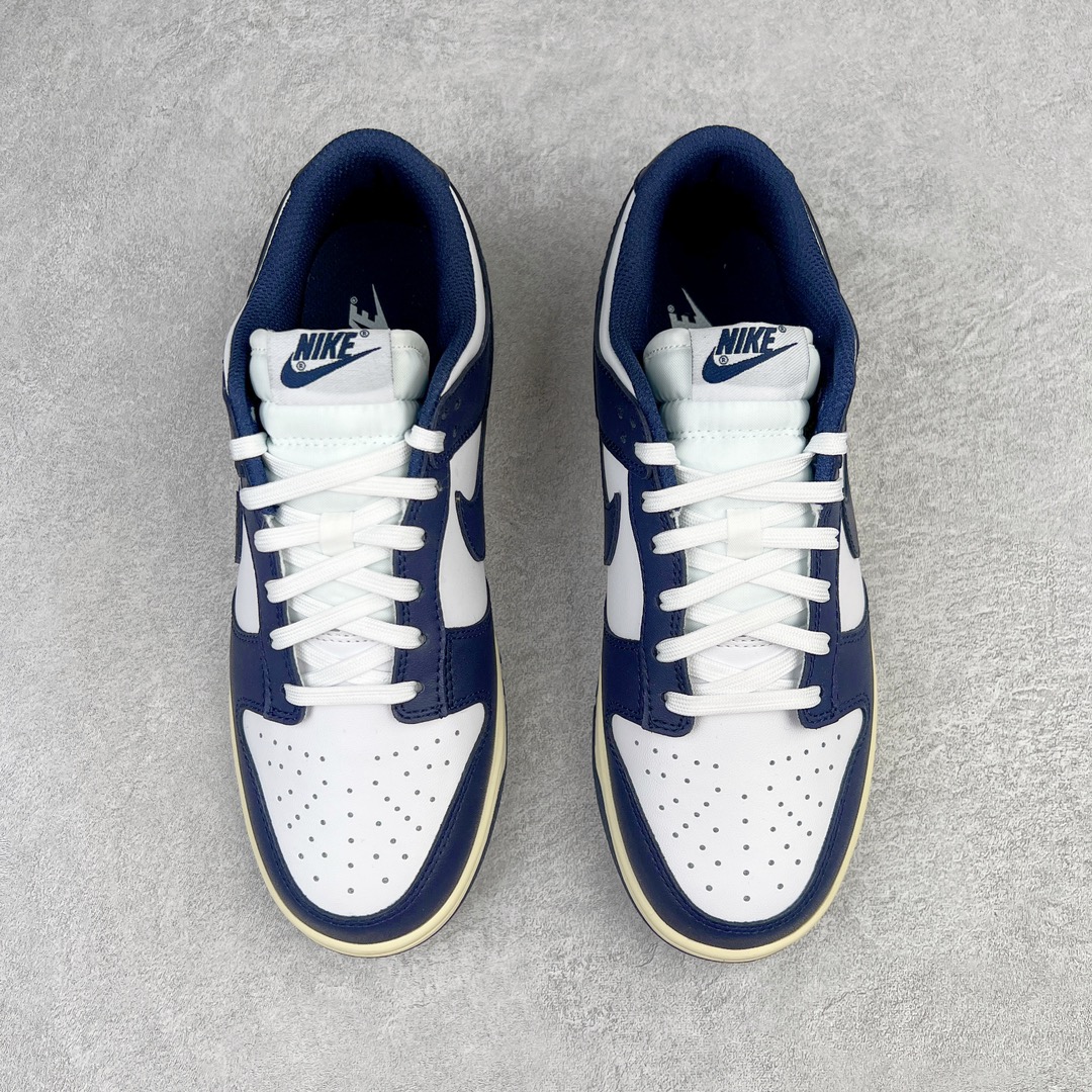 图片[2]-零售💰180 ＃G版福利特价‼NK Dunk Low \”Vintage Navy\” 海军蓝做旧 DD1503-115 毫无疑问市场中端王者 口碑大厂出品 品控大底版型不断改良更新 全套原纸板楦头开发 确保原汁原味 完美呈现DUNK版型 一比一鞋头弧度高度鞋身弧度 此版本只针对中端市场 皮料材质有所更替 其他数据细节工艺流程均保持一致 绝不口嗨 细节品控鞋型随意对比 独家私模官方第六代原厂航空铝磨具打磨大底 鞋头坡度极致还原 无解鞋型 原盒原配 圈内天花板工艺 原厂玻璃冲刀 超高清洁度 全鞋零毛边皮料切割 原厂中底布点胶 中底布拉帮走线遵循公司 SIZE：35.5 36 36.5 37.5 38 38.5 39 40 40.5 41 42 42.5 43 44 44.5 45 46 47.5 编码：by1936080-运动鞋