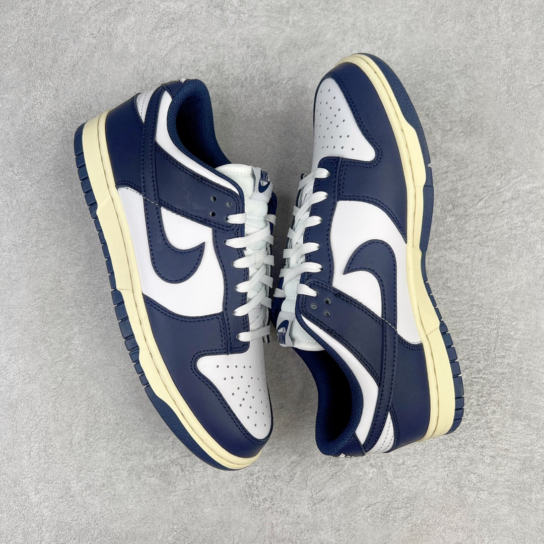 图片[3]-零售💰180 ＃G版福利特价‼NK Dunk Low \”Vintage Navy\” 海军蓝做旧 DD1503-115 毫无疑问市场中端王者 口碑大厂出品 品控大底版型不断改良更新 全套原纸板楦头开发 确保原汁原味 完美呈现DUNK版型 一比一鞋头弧度高度鞋身弧度 此版本只针对中端市场 皮料材质有所更替 其他数据细节工艺流程均保持一致 绝不口嗨 细节品控鞋型随意对比 独家私模官方第六代原厂航空铝磨具打磨大底 鞋头坡度极致还原 无解鞋型 原盒原配 圈内天花板工艺 原厂玻璃冲刀 超高清洁度 全鞋零毛边皮料切割 原厂中底布点胶 中底布拉帮走线遵循公司 SIZE：35.5 36 36.5 37.5 38 38.5 39 40 40.5 41 42 42.5 43 44 44.5 45 46 47.5 编码：by1936080-运动鞋