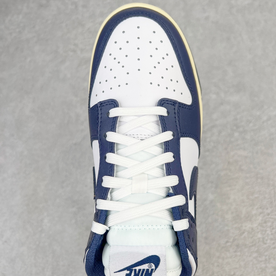 图片[4]-零售💰180 ＃G版福利特价‼NK Dunk Low \”Vintage Navy\” 海军蓝做旧 DD1503-115 毫无疑问市场中端王者 口碑大厂出品 品控大底版型不断改良更新 全套原纸板楦头开发 确保原汁原味 完美呈现DUNK版型 一比一鞋头弧度高度鞋身弧度 此版本只针对中端市场 皮料材质有所更替 其他数据细节工艺流程均保持一致 绝不口嗨 细节品控鞋型随意对比 独家私模官方第六代原厂航空铝磨具打磨大底 鞋头坡度极致还原 无解鞋型 原盒原配 圈内天花板工艺 原厂玻璃冲刀 超高清洁度 全鞋零毛边皮料切割 原厂中底布点胶 中底布拉帮走线遵循公司 SIZE：35.5 36 36.5 37.5 38 38.5 39 40 40.5 41 42 42.5 43 44 44.5 45 46 47.5 编码：by1936080-运动鞋