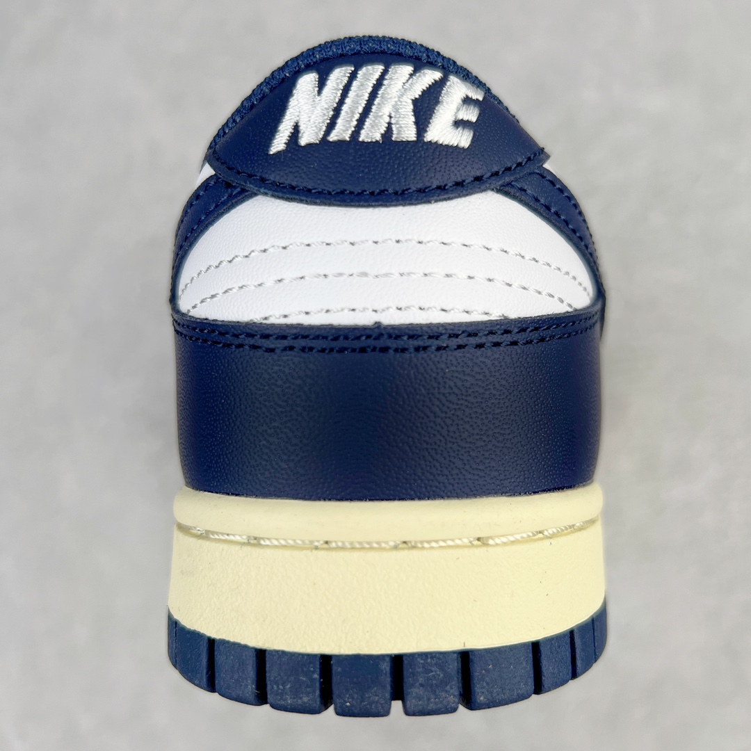 图片[6]-零售💰180 ＃G版福利特价‼NK Dunk Low \”Vintage Navy\” 海军蓝做旧 DD1503-115 毫无疑问市场中端王者 口碑大厂出品 品控大底版型不断改良更新 全套原纸板楦头开发 确保原汁原味 完美呈现DUNK版型 一比一鞋头弧度高度鞋身弧度 此版本只针对中端市场 皮料材质有所更替 其他数据细节工艺流程均保持一致 绝不口嗨 细节品控鞋型随意对比 独家私模官方第六代原厂航空铝磨具打磨大底 鞋头坡度极致还原 无解鞋型 原盒原配 圈内天花板工艺 原厂玻璃冲刀 超高清洁度 全鞋零毛边皮料切割 原厂中底布点胶 中底布拉帮走线遵循公司 SIZE：35.5 36 36.5 37.5 38 38.5 39 40 40.5 41 42 42.5 43 44 44.5 45 46 47.5 编码：by1936080-运动鞋