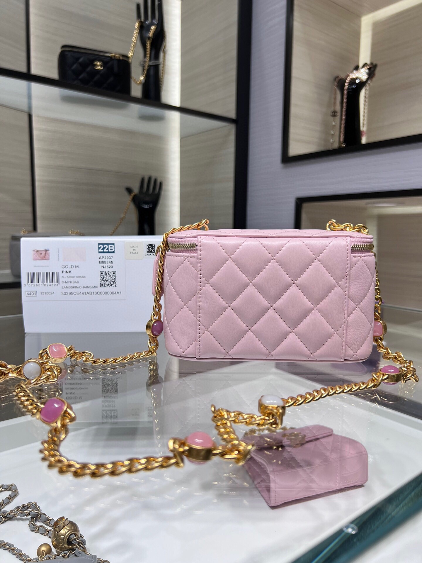 [Chanel Women