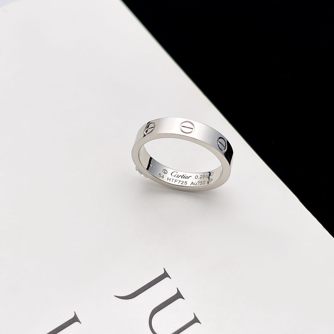 批发价💰160(925银材质)
奢品推荐 love单钻50分钻戒💍(尺寸56789美号)
✨现在的情侣十有八九都会选择love戒指,搭配感十足,为平时生活佩戴方便。
love系列日常佩戴还是很百搭的,高级感螺丝钻戒,坚韧又温柔,简简单单超级百搭。
blinhbling✨满天星光✨
比起钻戒来说算低调奢华,只要给她点光,她就灿烂得不行不行呢。同时婚戒也能轻松驾驭,适合任何场合的一款经典
