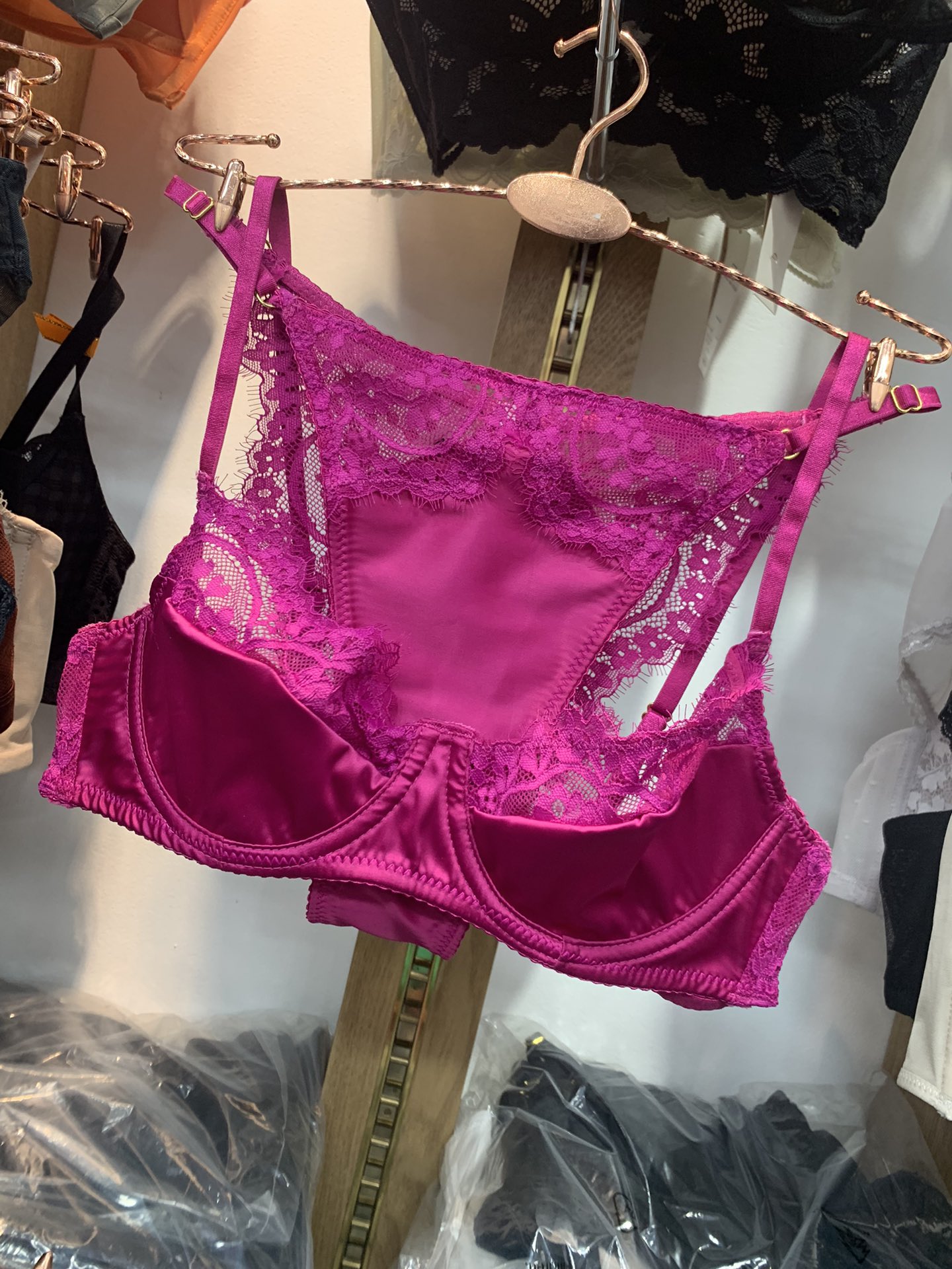 Ensemble de lingerie en satin et dentelle pour femme - Confort et élégance