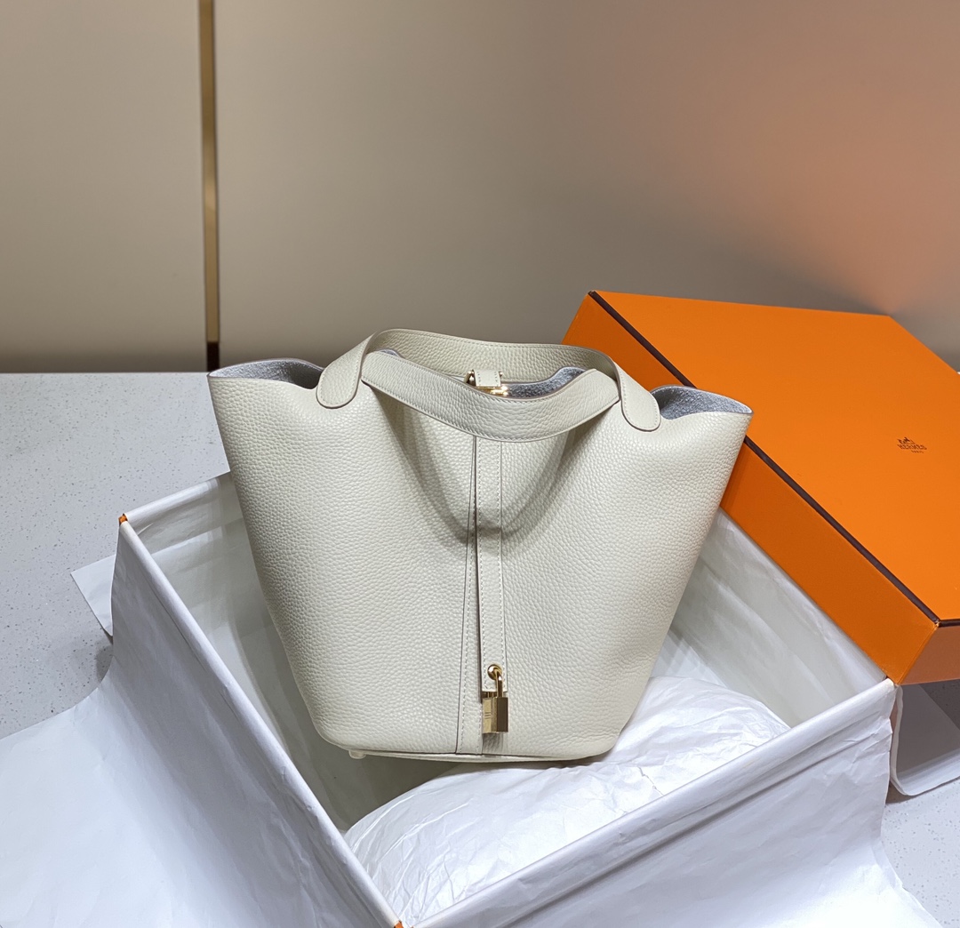 Hermes Picotin Lock 22 Handbag: White Wool, Original Leather, Practical Design 3 i1673255065 3129 1