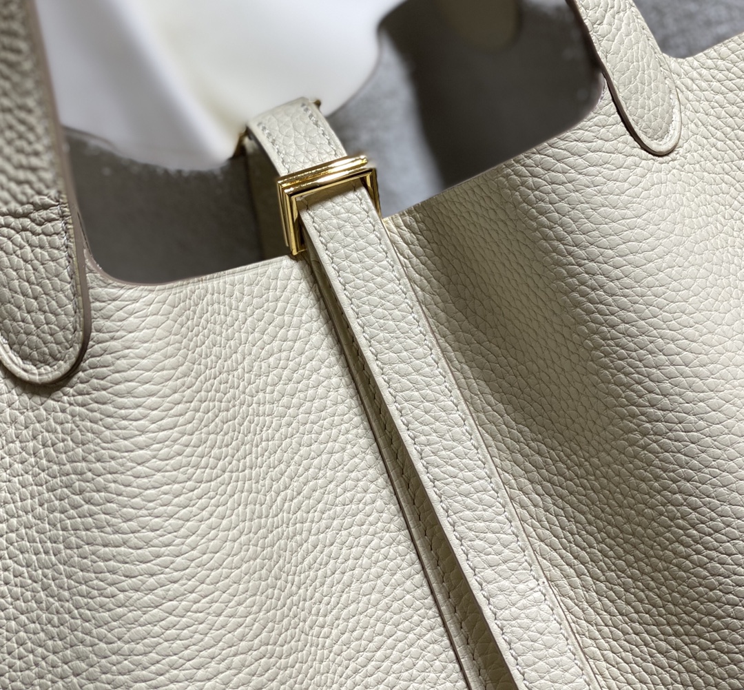 Hermes Picotin Lock 22 Handbag: White Wool, Original Leather, Practical Design 8 i1673255065 3802 6