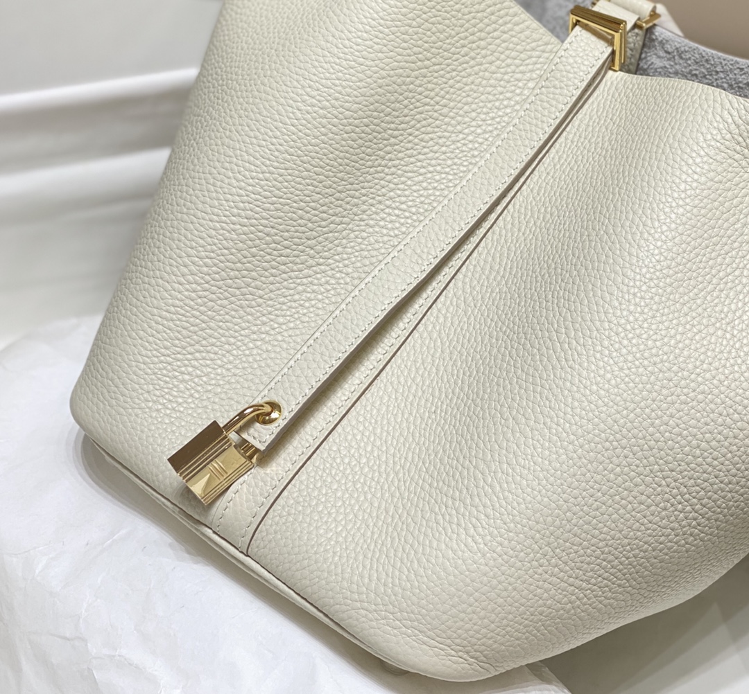 Hermes Picotin Lock 22 Handbag: White Wool, Original Leather, Practical Design 6 i1673255065 494 4