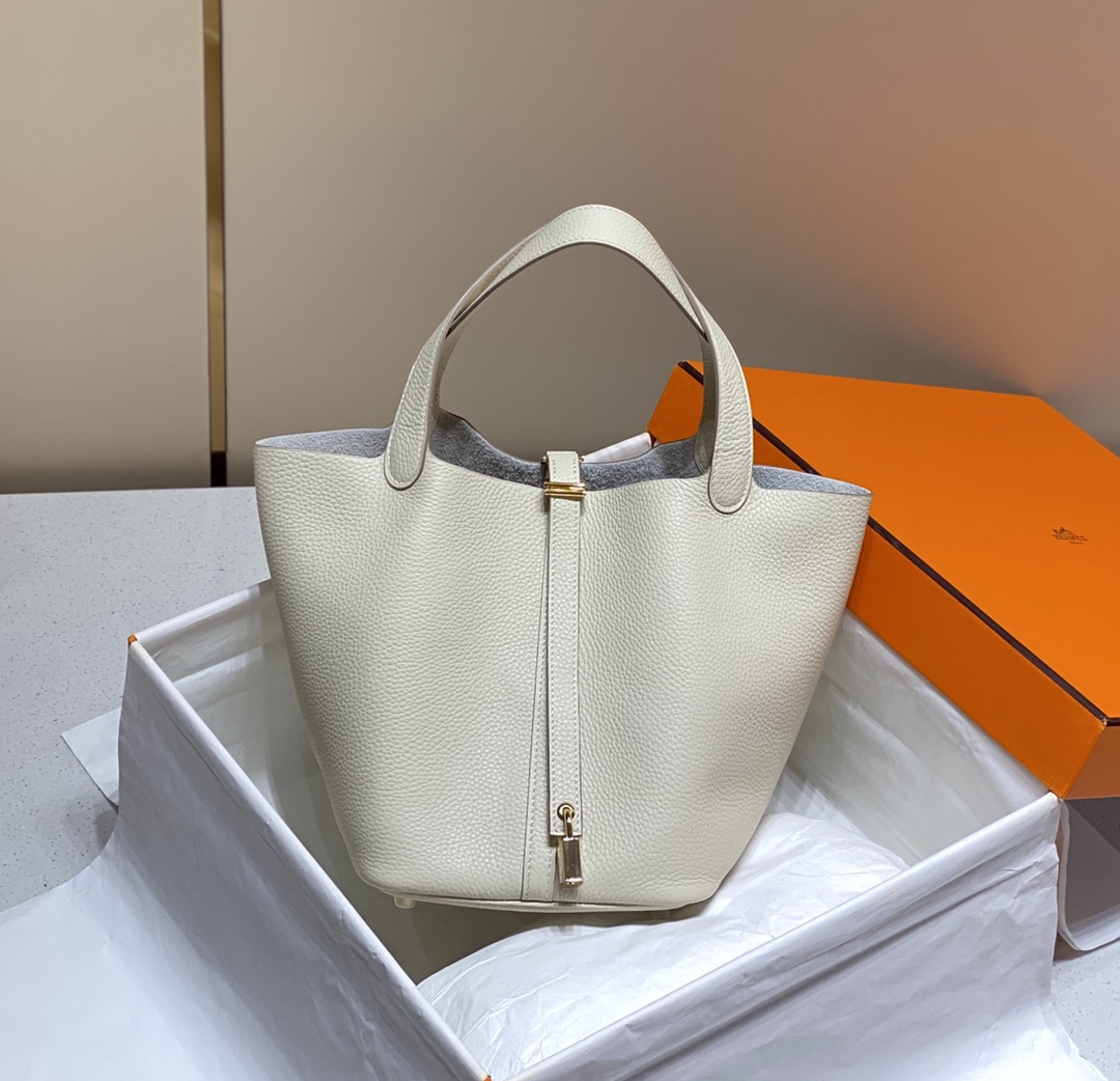 Hermes Picotin Lock 22 Handbag: White Wool, Original Leather, Practical Design 2 i1673255065 6610 0