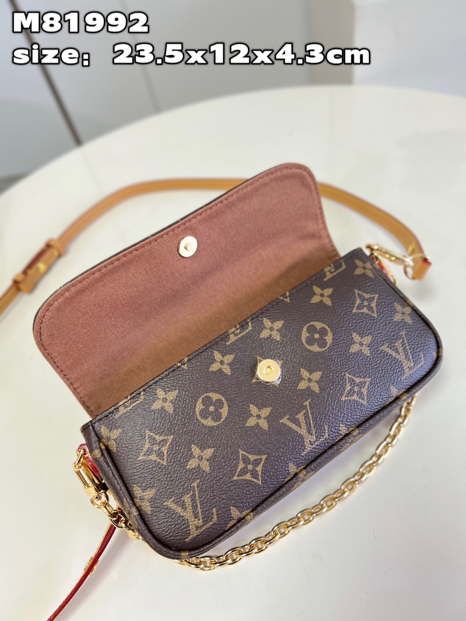 顶级原单M81992老花M81911ivywoc手袋取材Monogram帆布延续经典元素的同时拥有肩背短