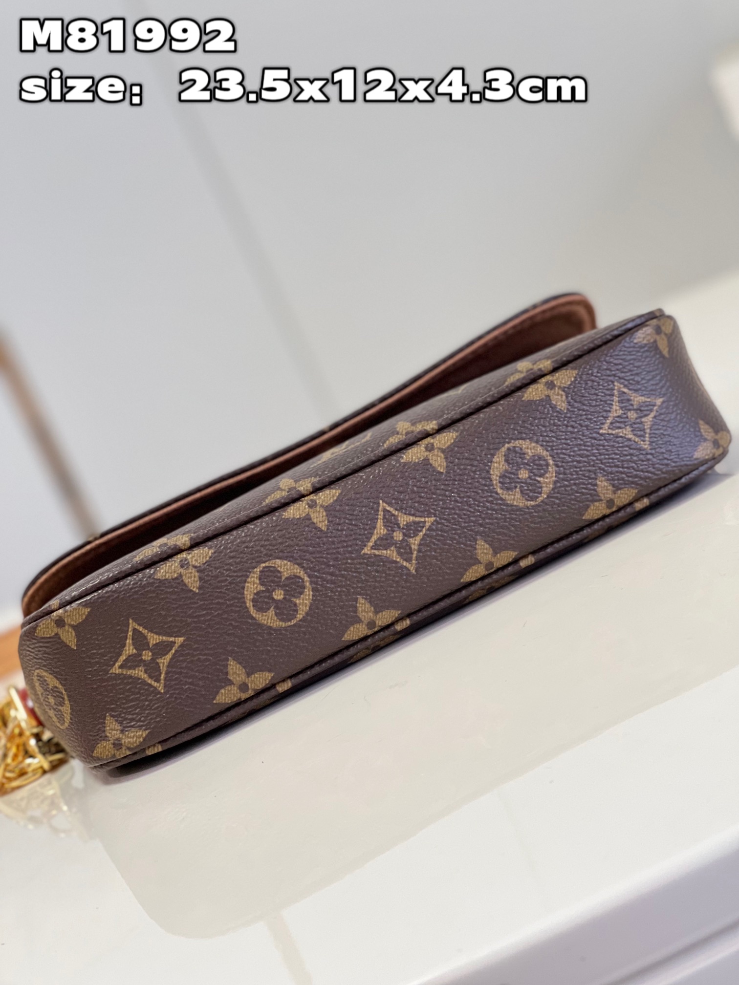 顶级原单M81992老花M81911ivywoc手袋取材Monogram帆布延续经典元素的同时拥有肩背短