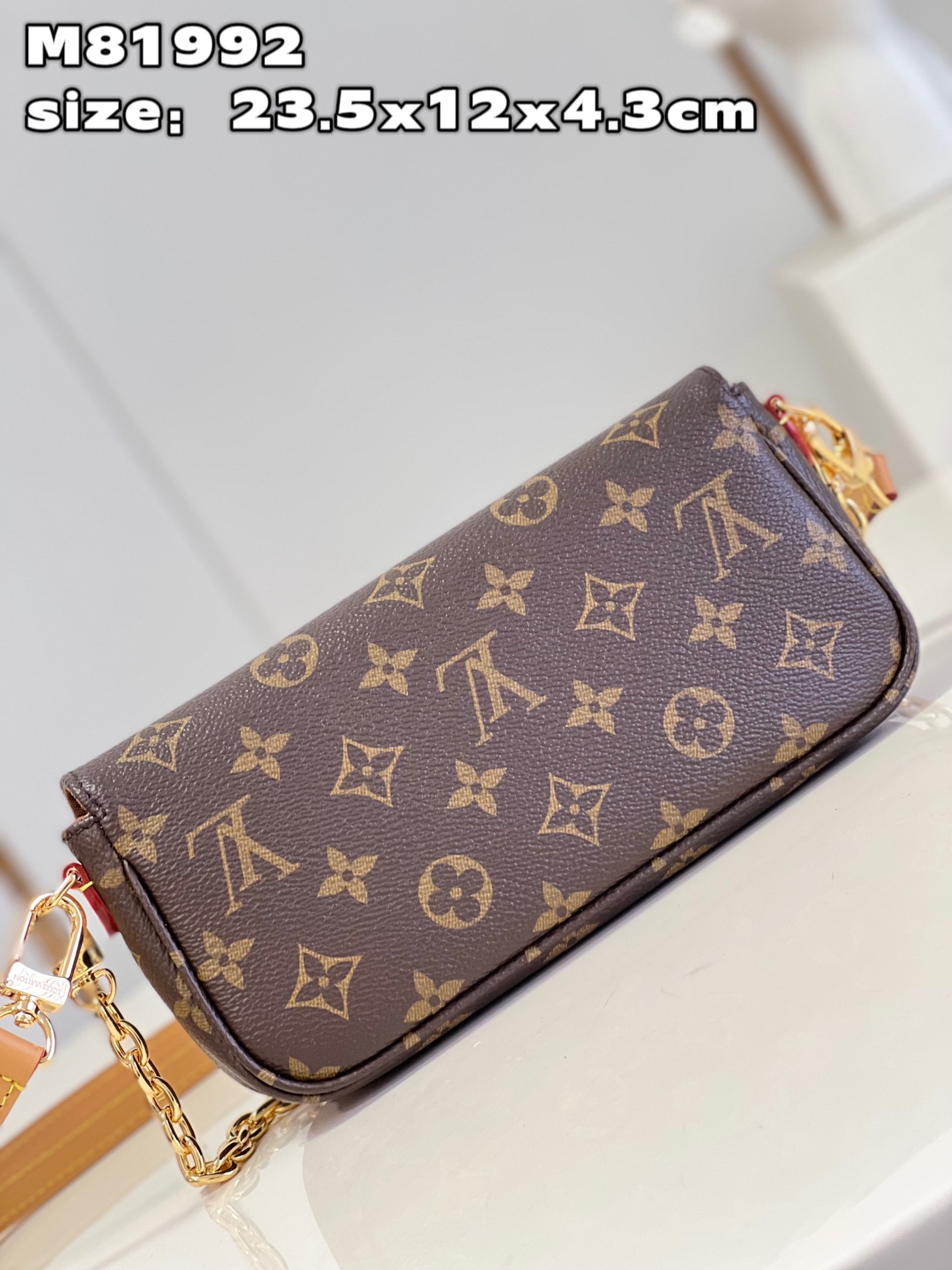 顶级原单M81992老花M81911ivywoc手袋取材Monogram帆布延续经典元素的同时拥有肩背短