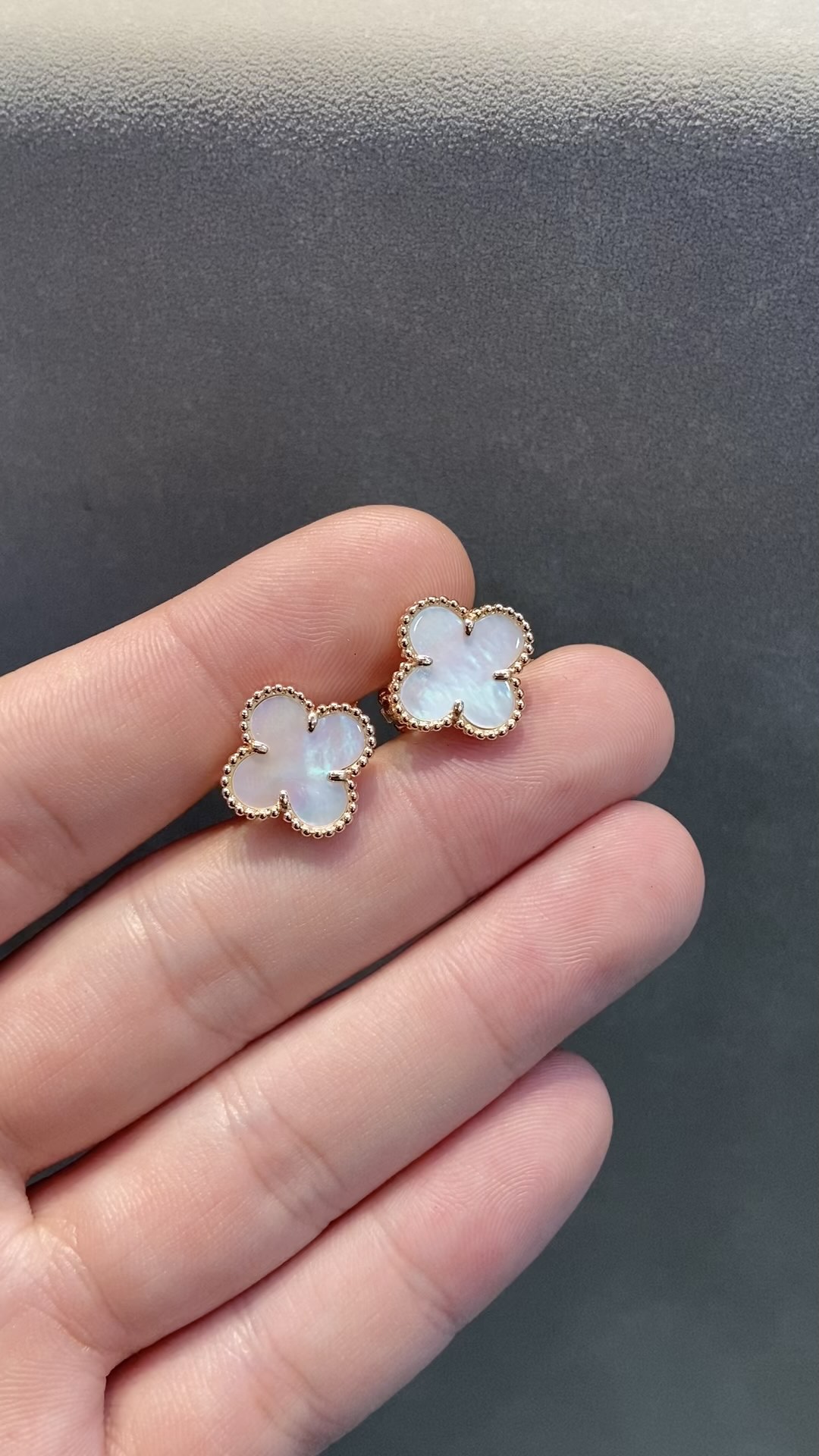 Van Cleef & Arpels vca白贝母四叶草耳拍 耳环 玫金色