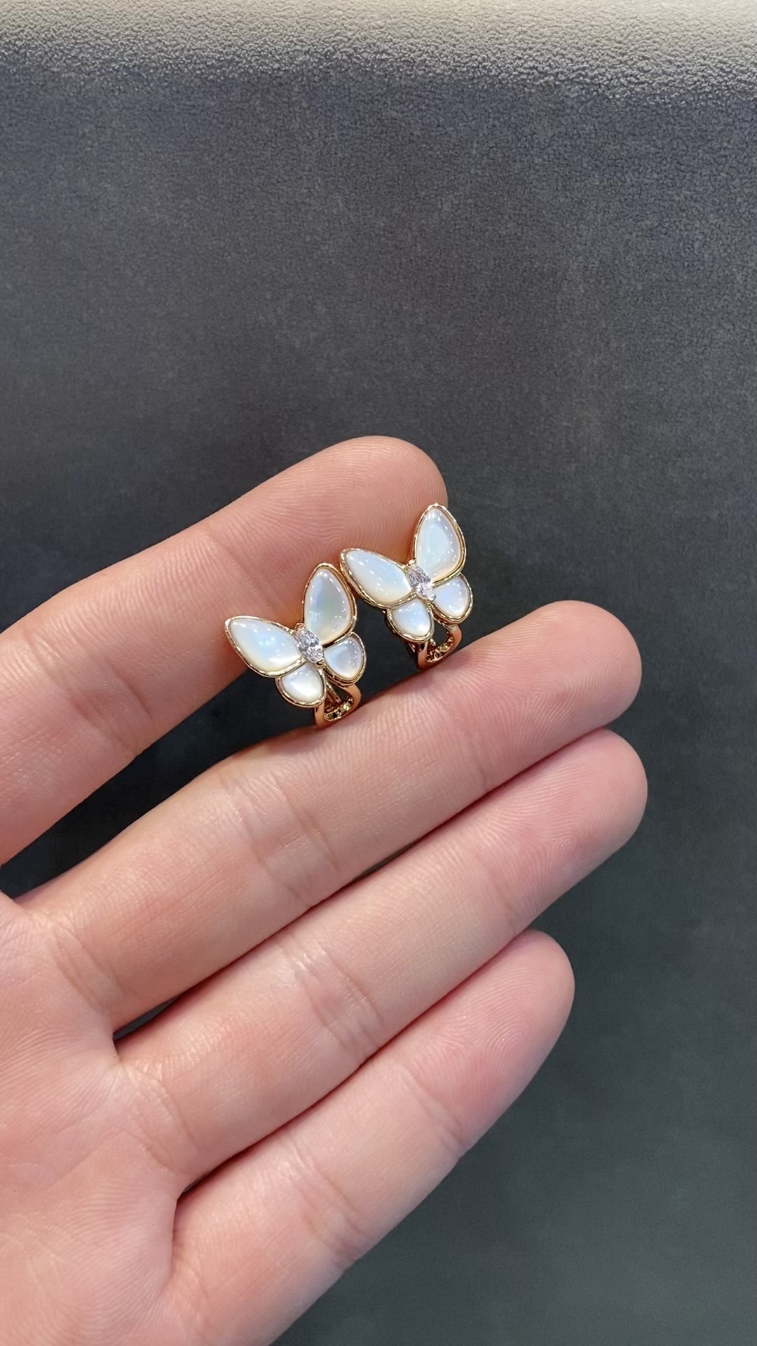 Van Cleef & Arpels vca白贝母蝴蝶耳拍 耳环
