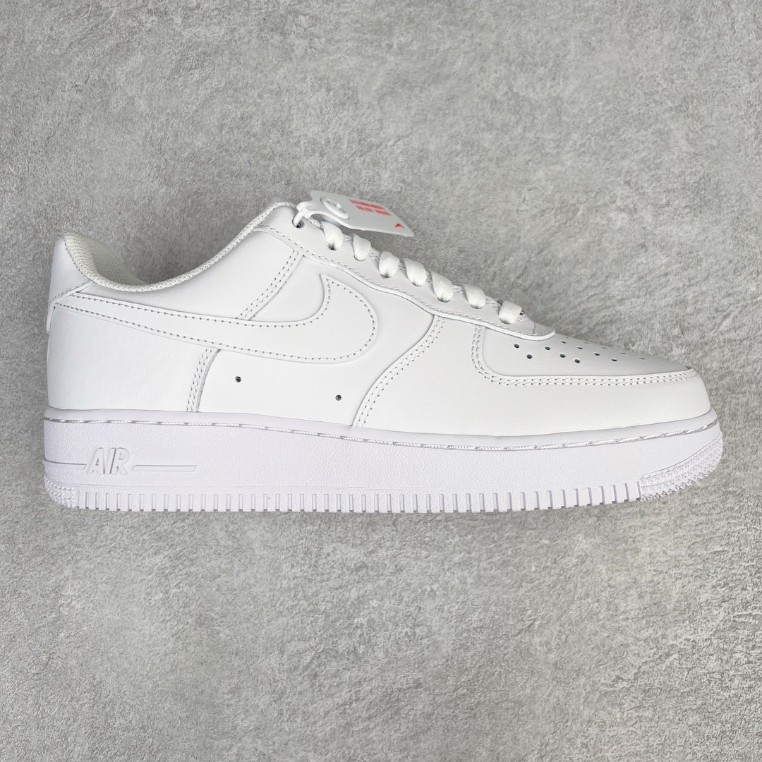 零售💰200 ＃G版纯原 NK Air Force 1 Low \’07 空军一号低帮经典板鞋 纯白 CW2288-111 同步官方2022全新版本 不规则波浪大底咬花 全鞋电脑针车 工整有序 视觉效果满分 原厂拉帮手法 标准四线 密度针距针孔大小控制到位 原装反口里网布海绵 正确卡色网眼大小 新版鞋撑改用纸团代替 原厂港宝加持完美还原灵魂版型 原盒原配从里到外百分百还原 原厂全头层原厂皮料 原标原盒 内置Sole气垫 中底白色背胶 中底划线 已经无限的接近公司 原厂楦头 原厂刺绣 后跟弧度修正 独家私模最大开发到47.5 尺码：35.5 36 36.5 37.5 38 38.5 39 40 40.5 41 42 42.5 43 44 44.5 45 46 47.5 编码：by2936000-运动鞋