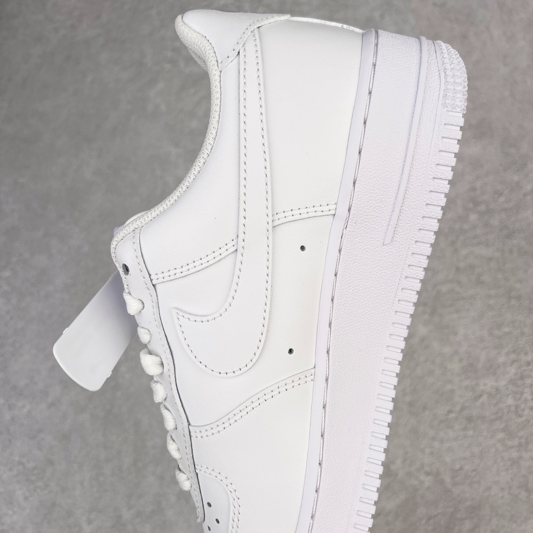 图片[7]-零售💰200 ＃G版纯原 NK Air Force 1 Low \’07 空军一号低帮经典板鞋 纯白 CW2288-111 同步官方2022全新版本 不规则波浪大底咬花 全鞋电脑针车 工整有序 视觉效果满分 原厂拉帮手法 标准四线 密度针距针孔大小控制到位 原装反口里网布海绵 正确卡色网眼大小 新版鞋撑改用纸团代替 原厂港宝加持完美还原灵魂版型 原盒原配从里到外百分百还原 原厂全头层原厂皮料 原标原盒 内置Sole气垫 中底白色背胶 中底划线 已经无限的接近公司 原厂楦头 原厂刺绣 后跟弧度修正 独家私模最大开发到47.5 尺码：35.5 36 36.5 37.5 38 38.5 39 40 40.5 41 42 42.5 43 44 44.5 45 46 47.5 编码：by2936000-运动鞋