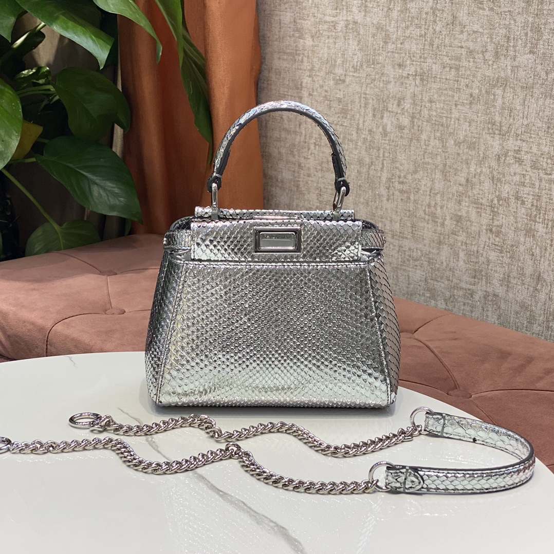 1800 A batch of new small handbags from the Fendi peekaboo series of genuine snakeskin imported from the Philippines, with internal pockets and i