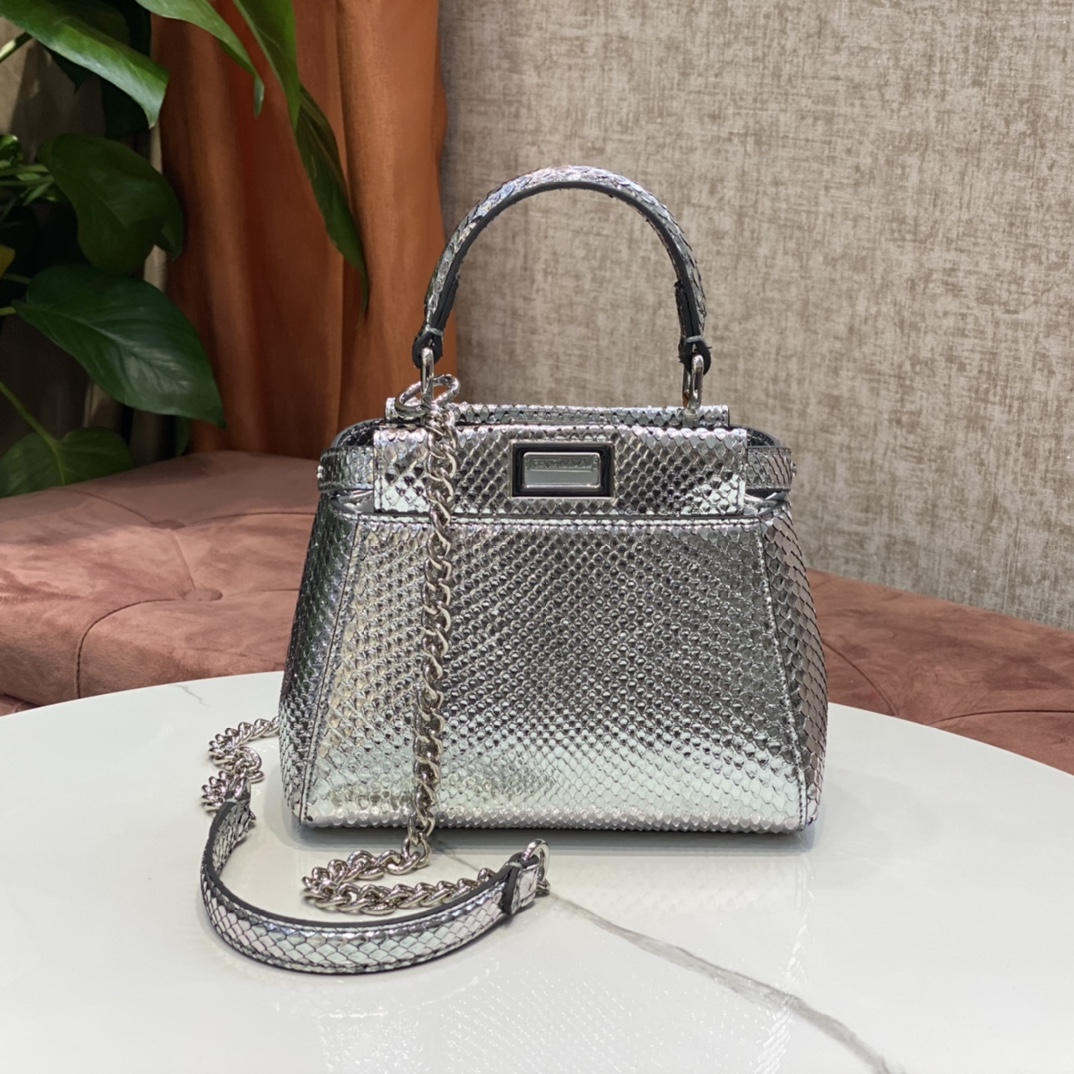 1800 A batch of new small handbags from the Fendi peekaboo series of genuine snakeskin imported from the Philippines, with internal pockets and i