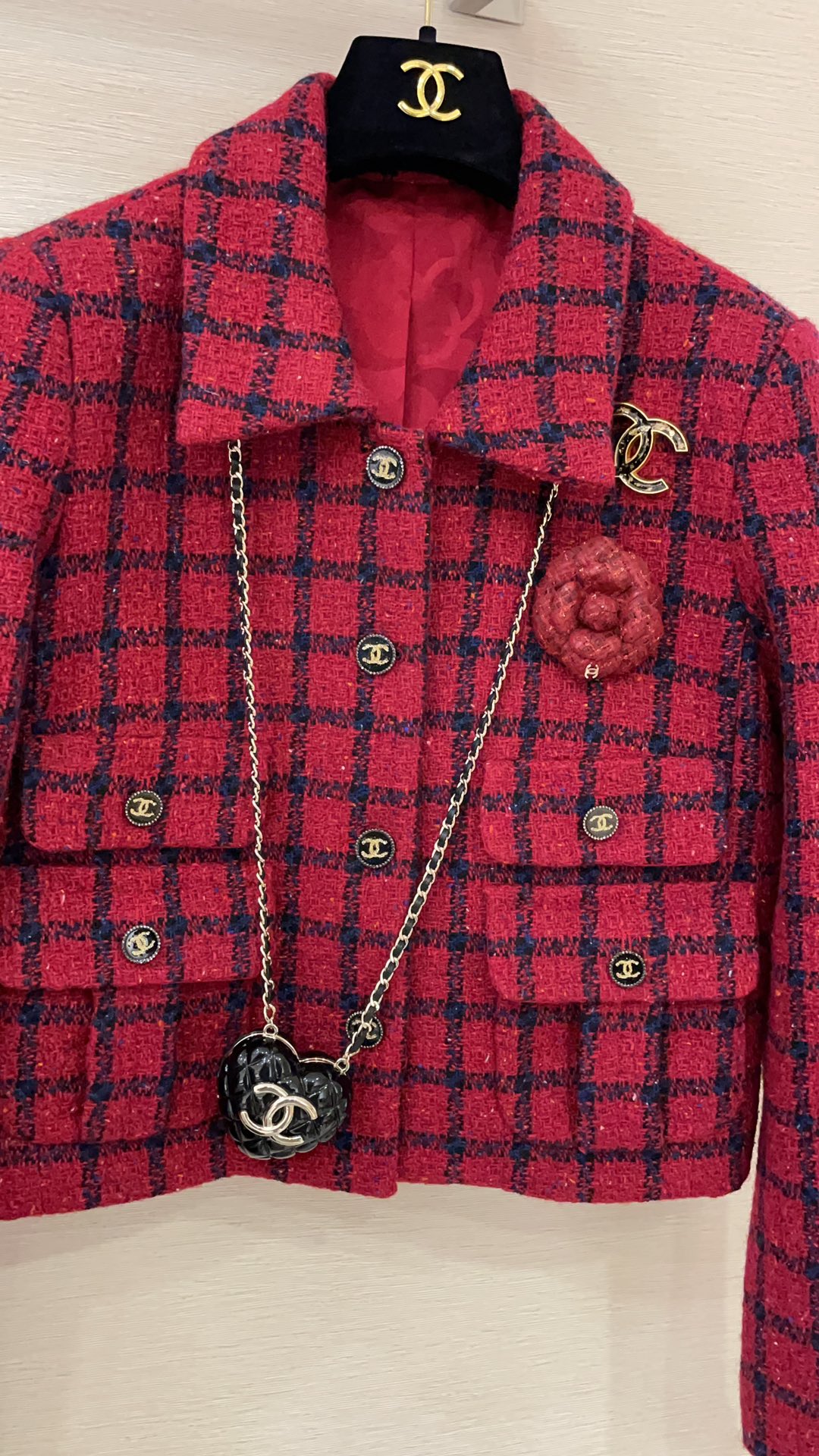 NO:647788,22K king item collection level. Double C black love sweater chain can be worn as a crossbody bag. The black and gold color scheme looks very noble at first glance. It is very suitable for the concave shape ~ the little one is really too cute, satchels, crossbody bags, sweaters, Cardia high-end jewelry1986090922K王炸单品收藏级别 双C黑色爱心毛衣链可斜挎包包 黑金配色一看就很贵气的样子 超适合凹造型～小小只的真的也太可爱啦,,satchels,crossbody bags,sweaters,卡迪亚高端饰品,Jewelry