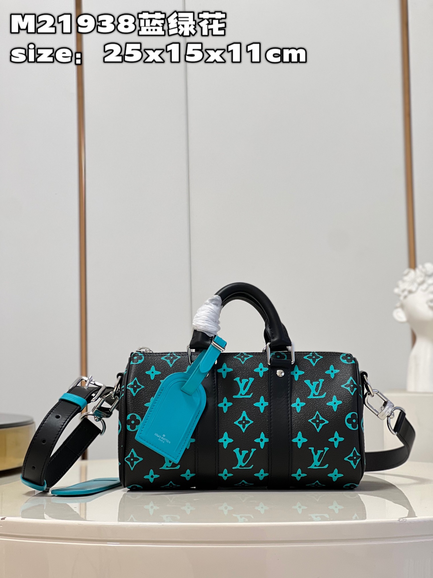 NO:399677,【Exclusive real photo M21938 blue and green flowers】 keepall 25 handbag material monogram eclipse reverse canvas, showing the elegant reinterpretation of Louis Vuitton classic patterns. Reinforced bands and leather brand continue the iconic elements of the keepall series, and the zipper opening and closing makes personal items safe and secure. Size25x15x11cm Z.700, LV [original leather], louis vuitton, louis vuitton, versace19860909【独家实拍 M21938蓝绿花】keepall 25 手袋取材 monogram eclipse reverse 帆布,展现路易威登经典图案的优雅重绎.加固饰带和皮革名牌延续 keepall 系列的标志性元素,拉链开合令个人物品安全随行.size25x15x11cm Z.700,LV【原厂皮】,louis vuitton,louis vuitton,versace,Bag