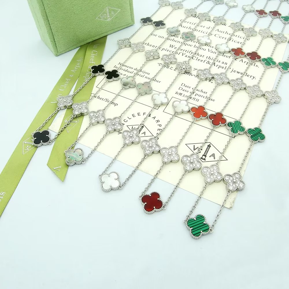 Van Cleef & Arpels Alhambra Long Necklace 20 Motif Diamond Clover Necklace 2 a1673405480244 5617